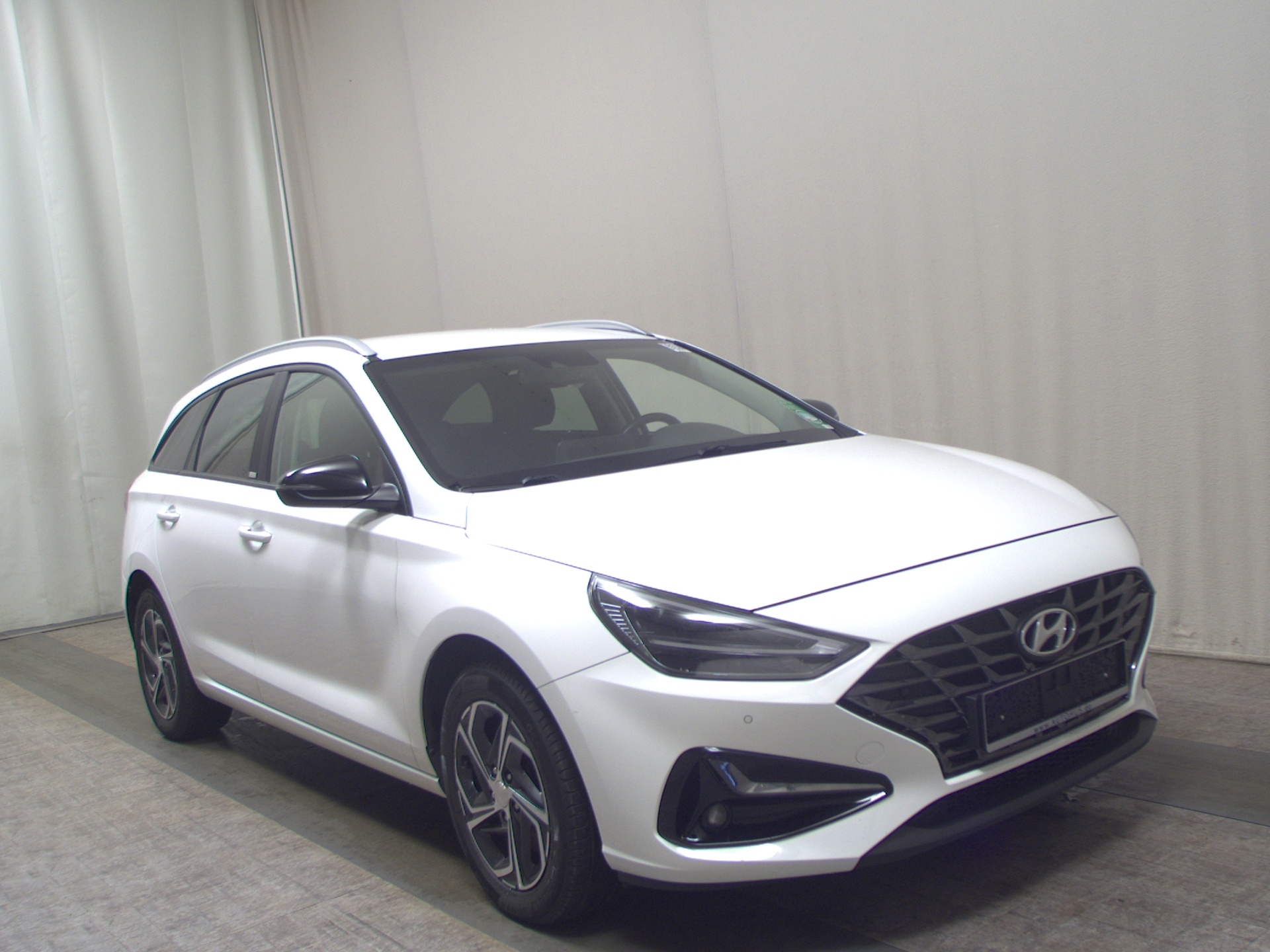 Hyundai i30 1.6 CRDI Intro Ed. Navi LED RfK PDC Shz BT 3