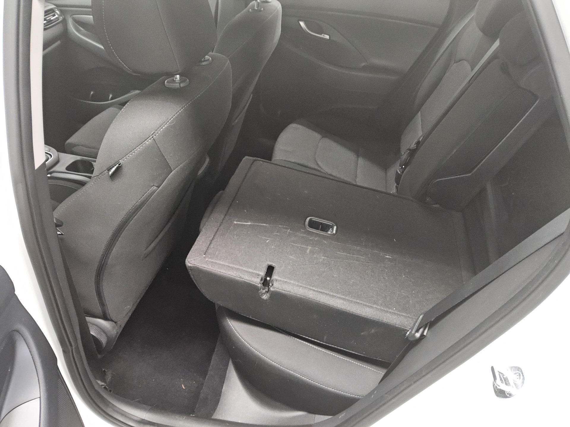 Hyundai i30 1.6 CRDI Intro Ed. Navi LED RfK PDC Shz BT 12