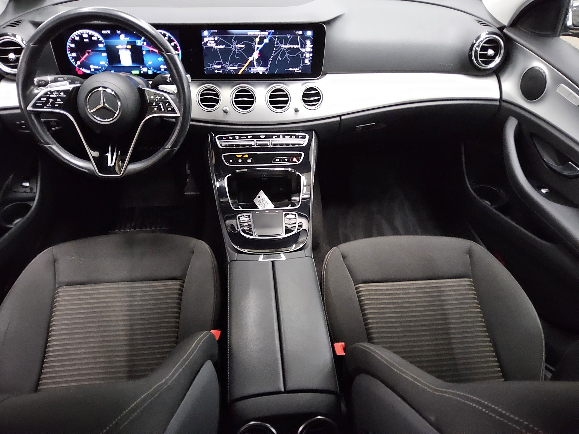 Mercedes-Benz E 300 T de Avantgarde Navi LED RfK Shz PDC 5