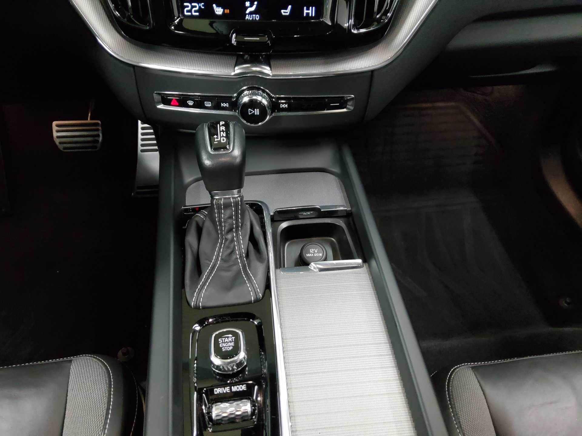 Volvo XC60 D4 R-Design T-Leder Navi LED Pano AHK StHzg 6