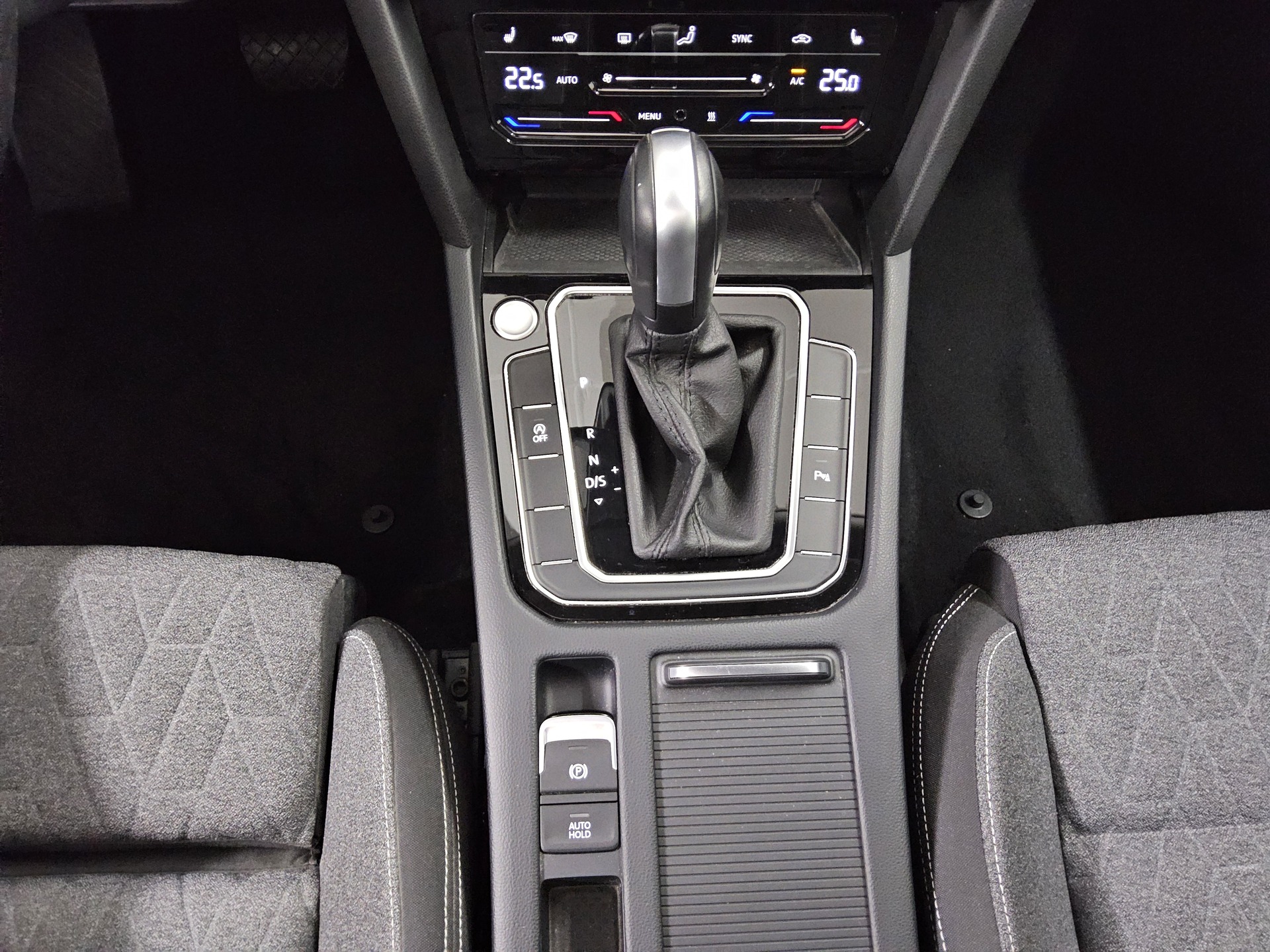 Volkswagen Passat Var. 2.0 TDI Business Navi LED Pano Sthzg 6