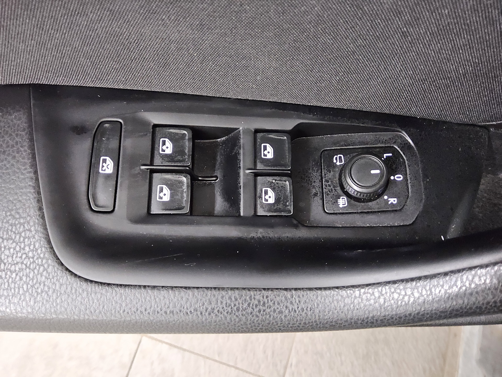 Volkswagen Passat Var. 2.0 TDI Business Navi LED Pano Sthzg 9