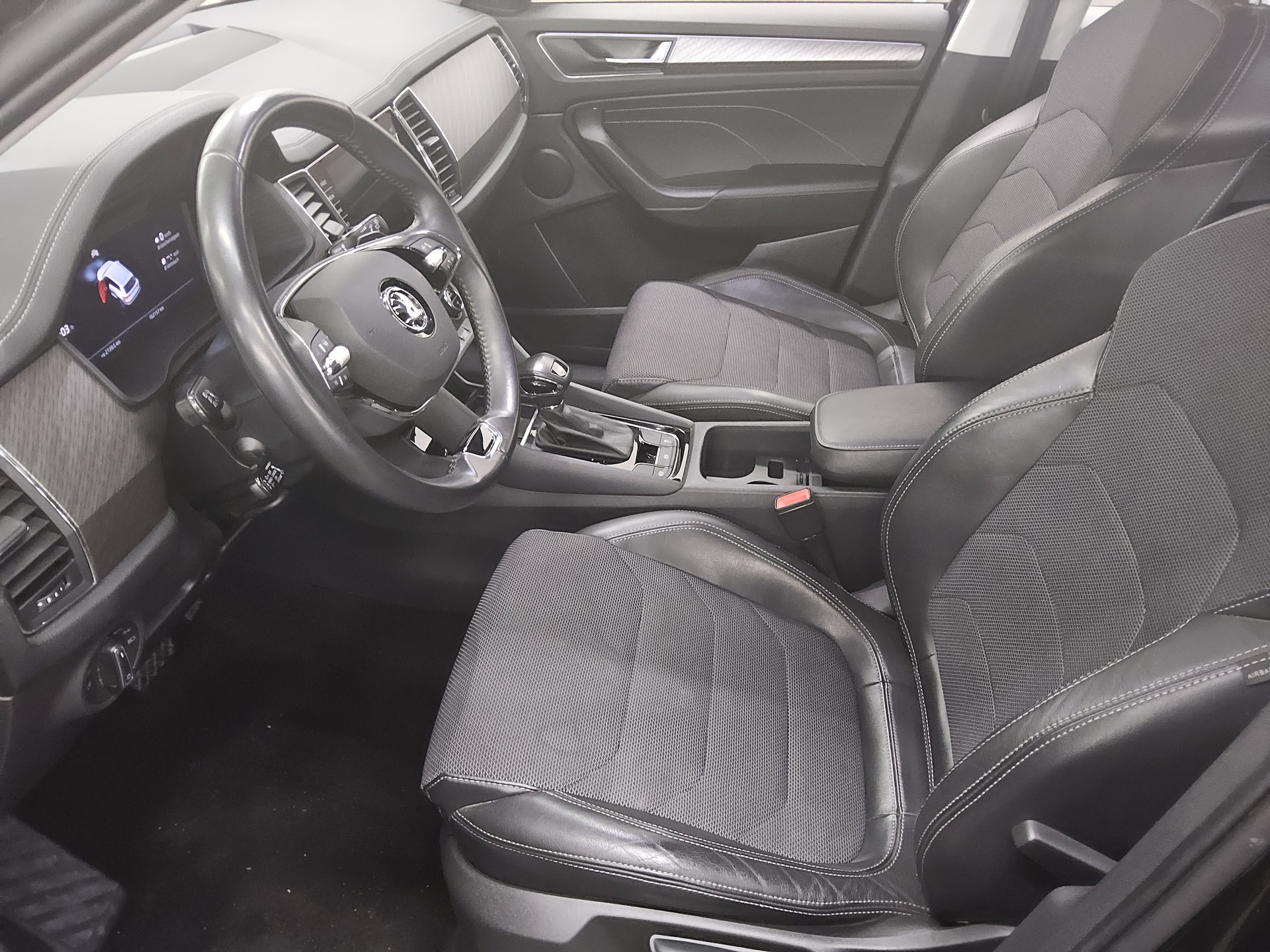 Skoda Kodiaq 2.0 TDI Style T-Leder Navi LED vc RfK AHK 9