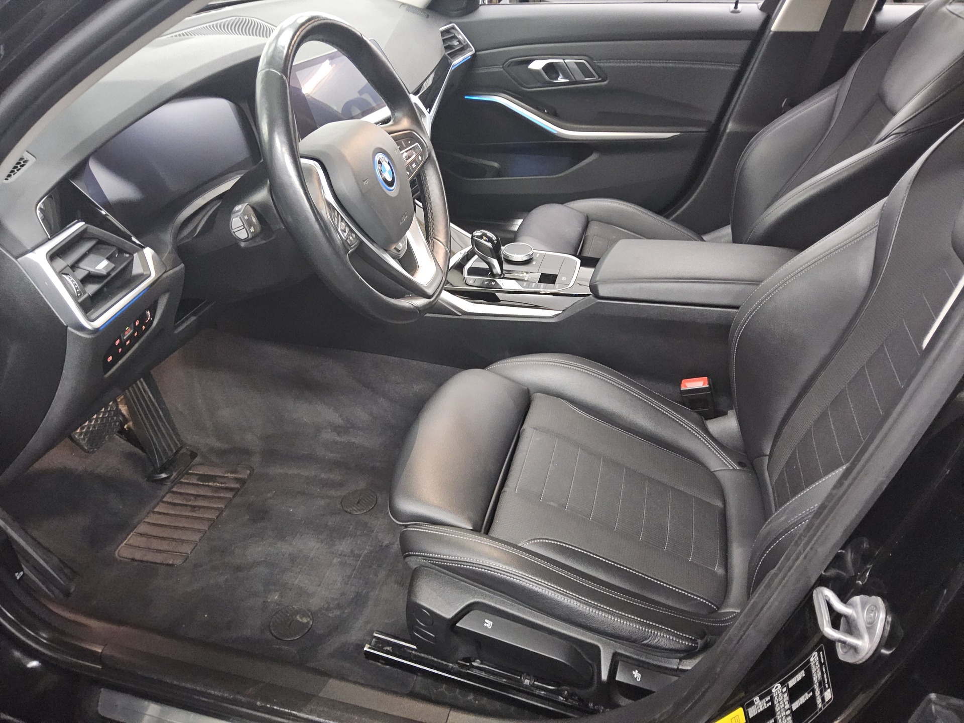 BMW 330e Touring Sport-Line AHK LC Pro HiFi Navi LED 9