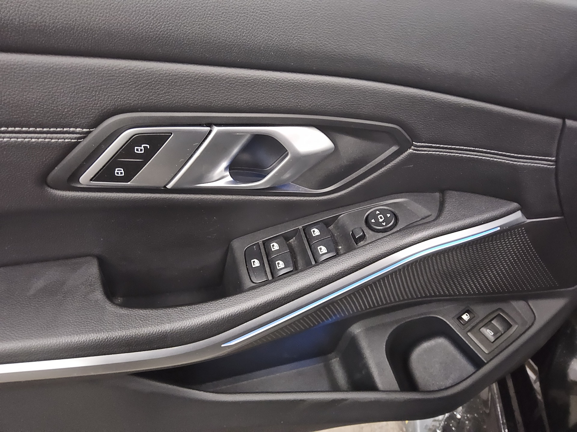 BMW 330e Touring Sport-Line AHK LC Pro HiFi Navi LED 10