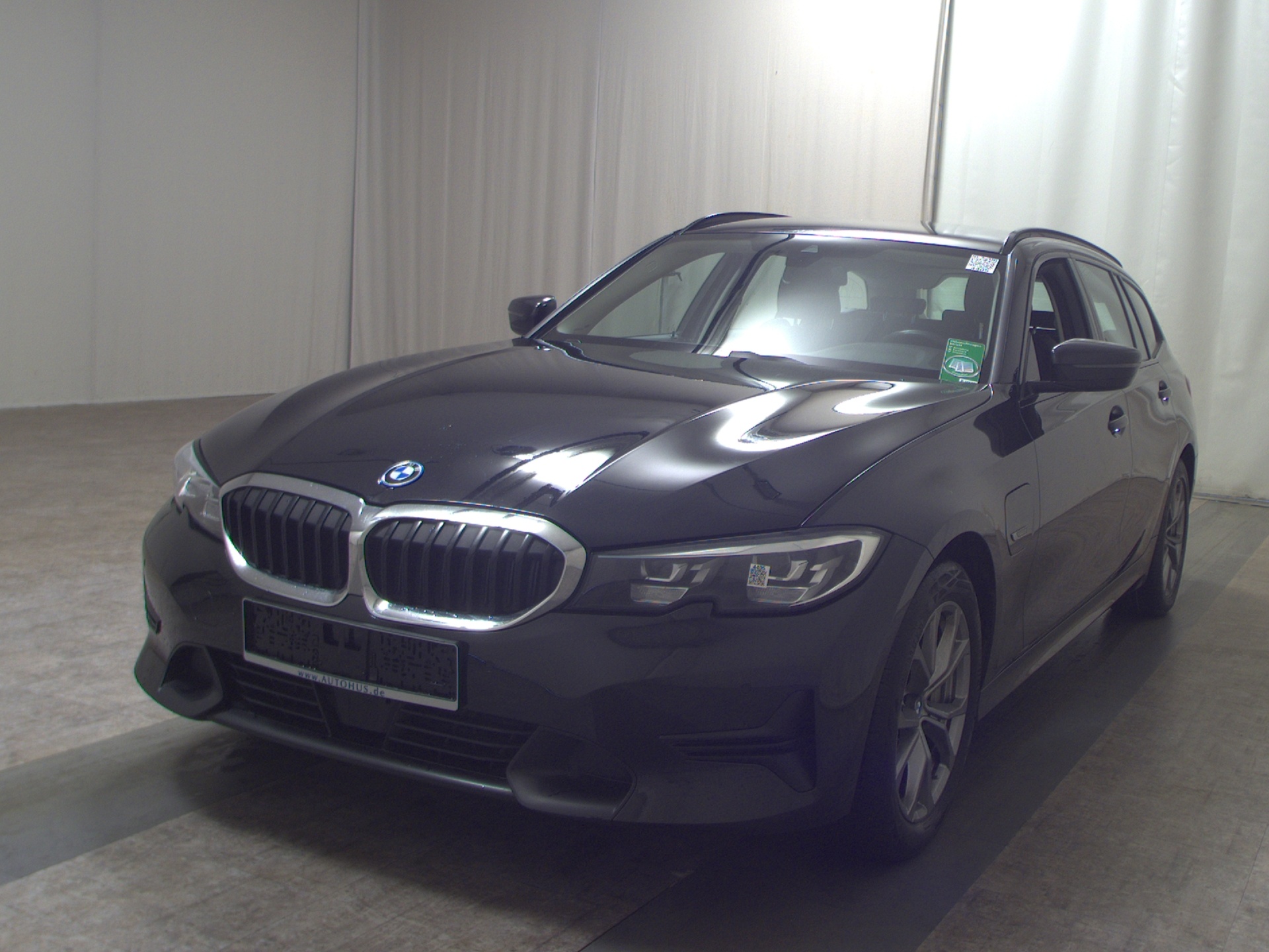 BMW 330e Touring Sport-Line AHK LC Pro HiFi Navi LED 2