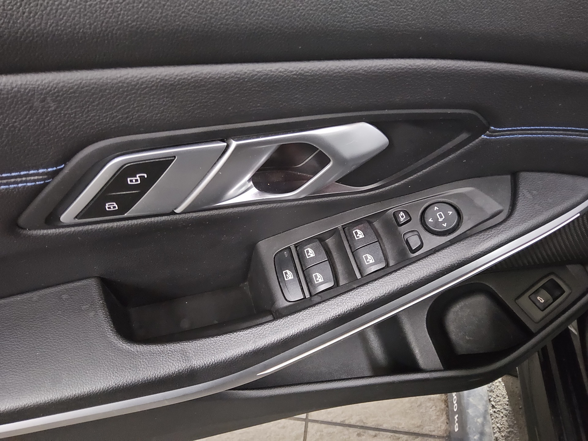 BMW 320dA Touring M-Sport Navi Curved HuD HiFi Rfk 9