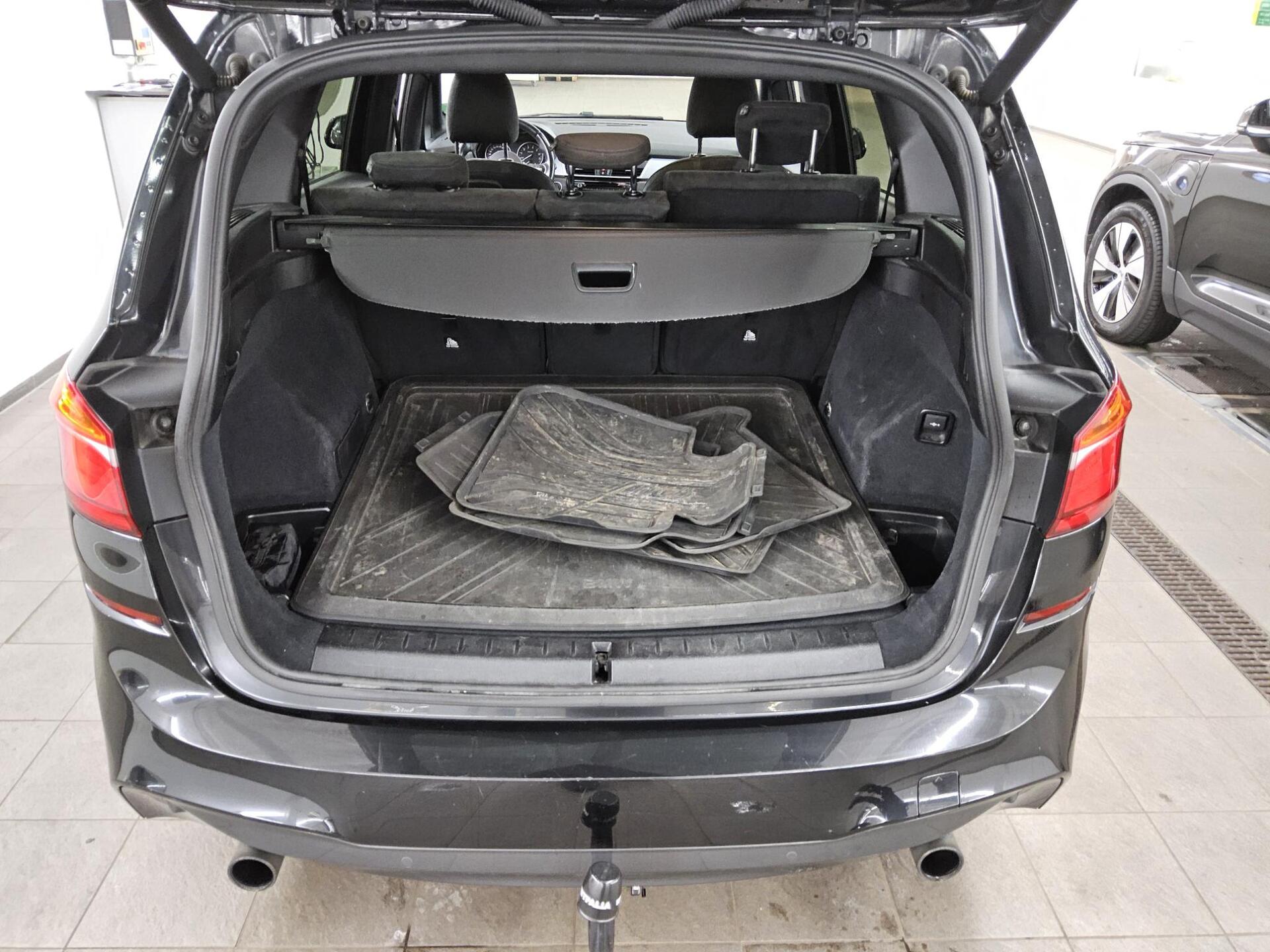 BMW 220 Gran Tourer M-Sport Navi AHK PDC SHZ 12