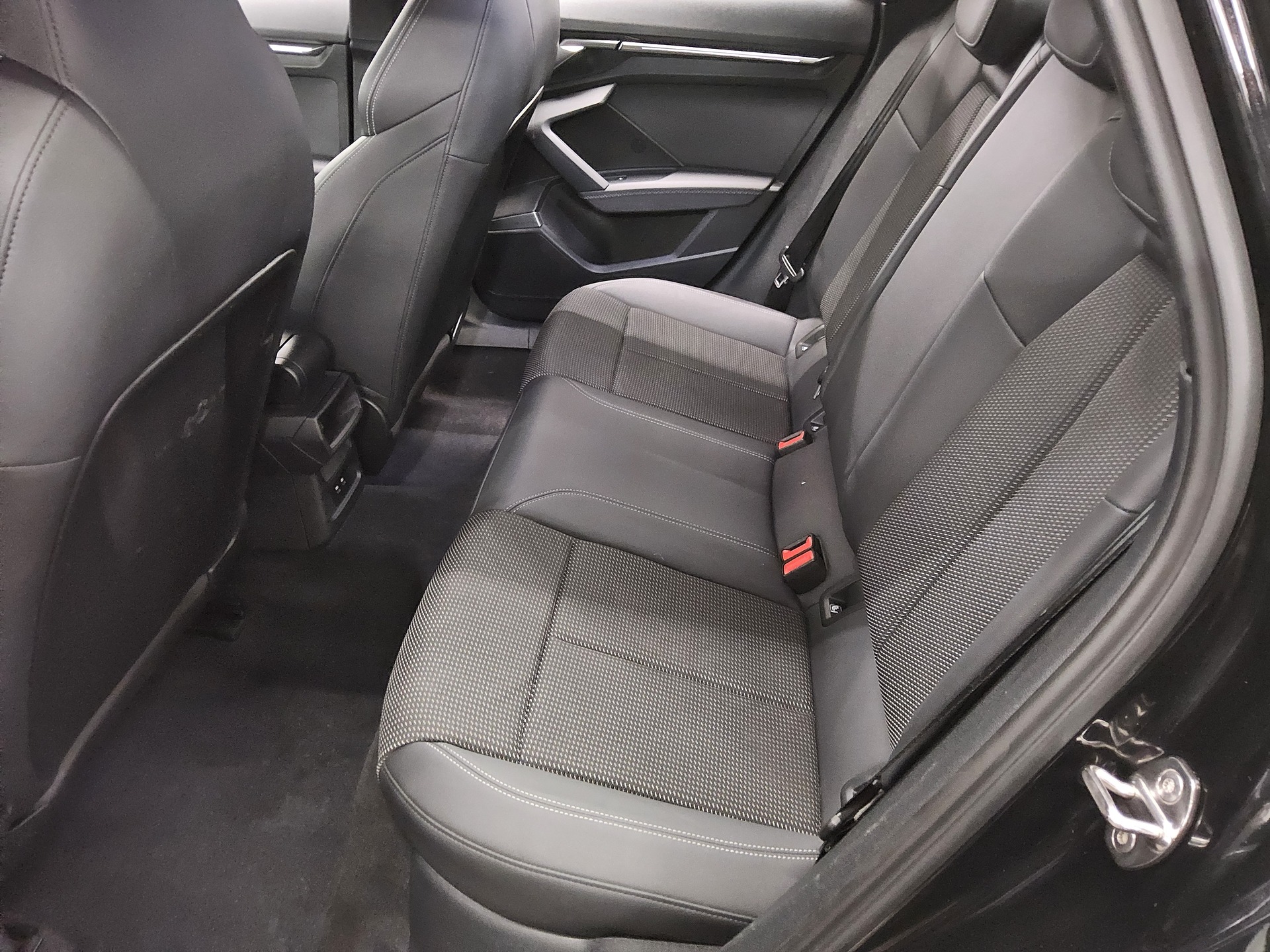 Audi A3 Lim. 35 TFSI 2x S-Line Navi LED vc B&O ACC 13