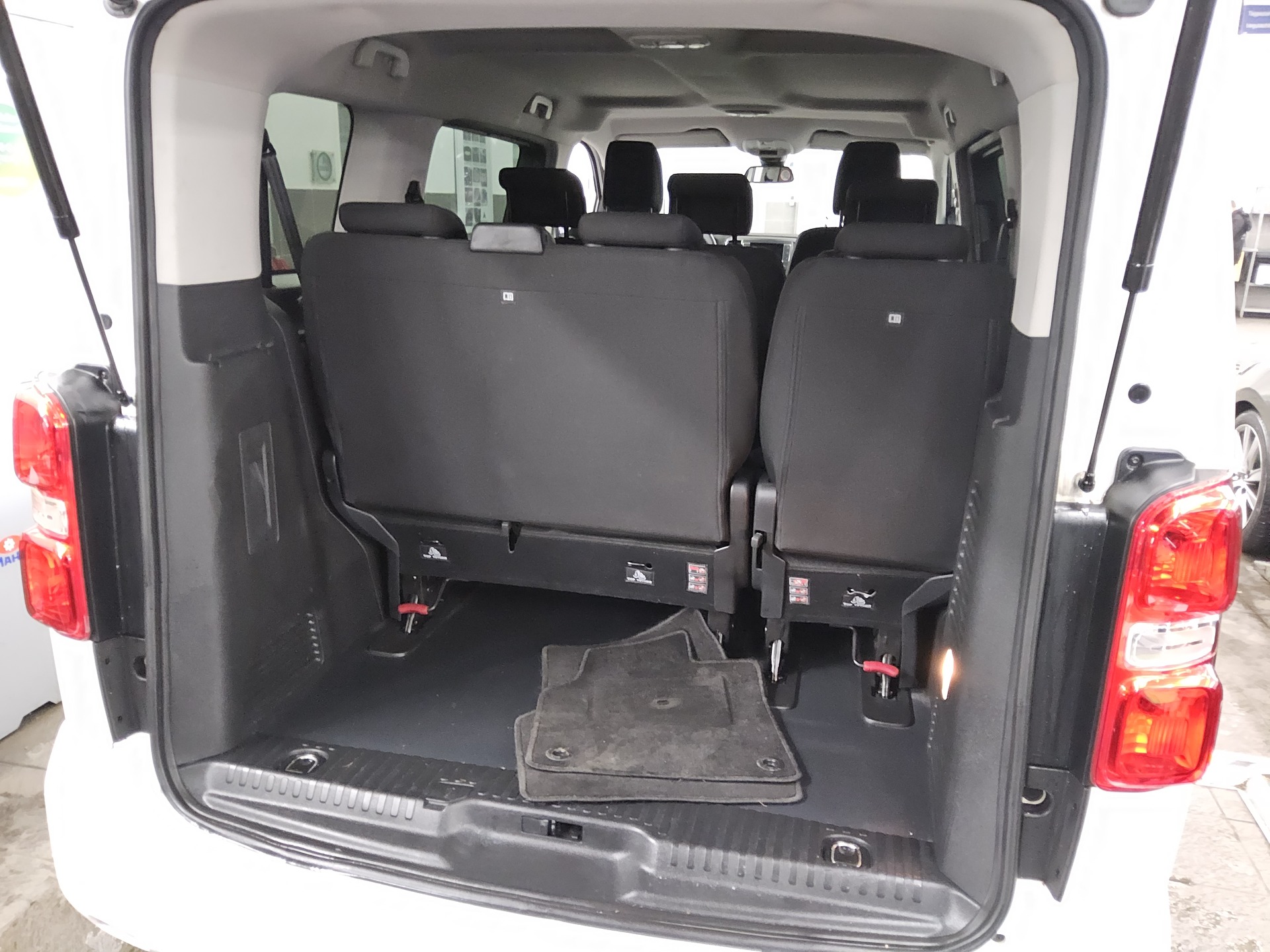 Citroën SpaceTourer 2.0 BlueHDi M Business 8-Sitze AHK 11