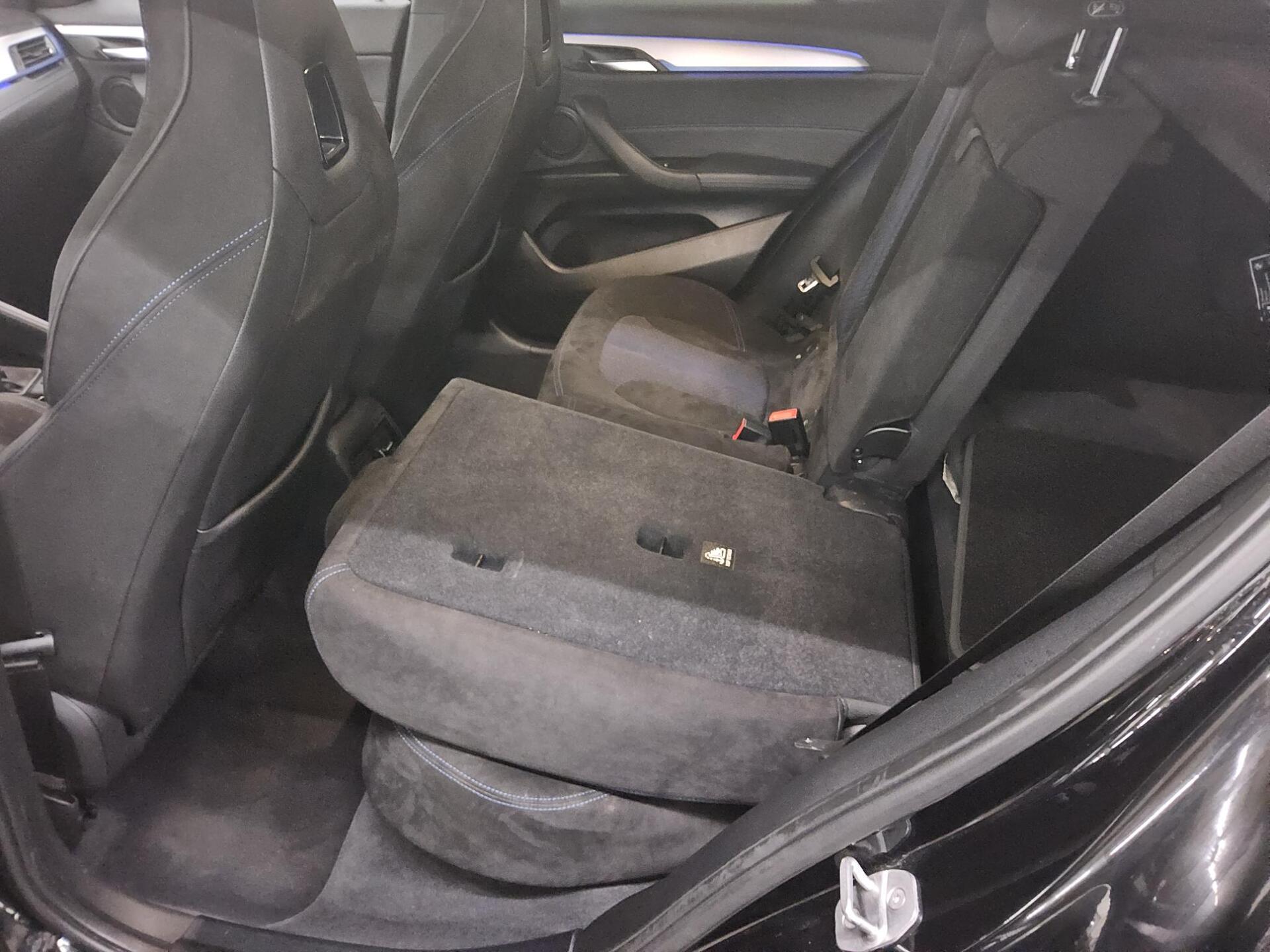 BMW X2 sDrive20d M-Sport X Navi LED+ HiFi RFK AHK 12