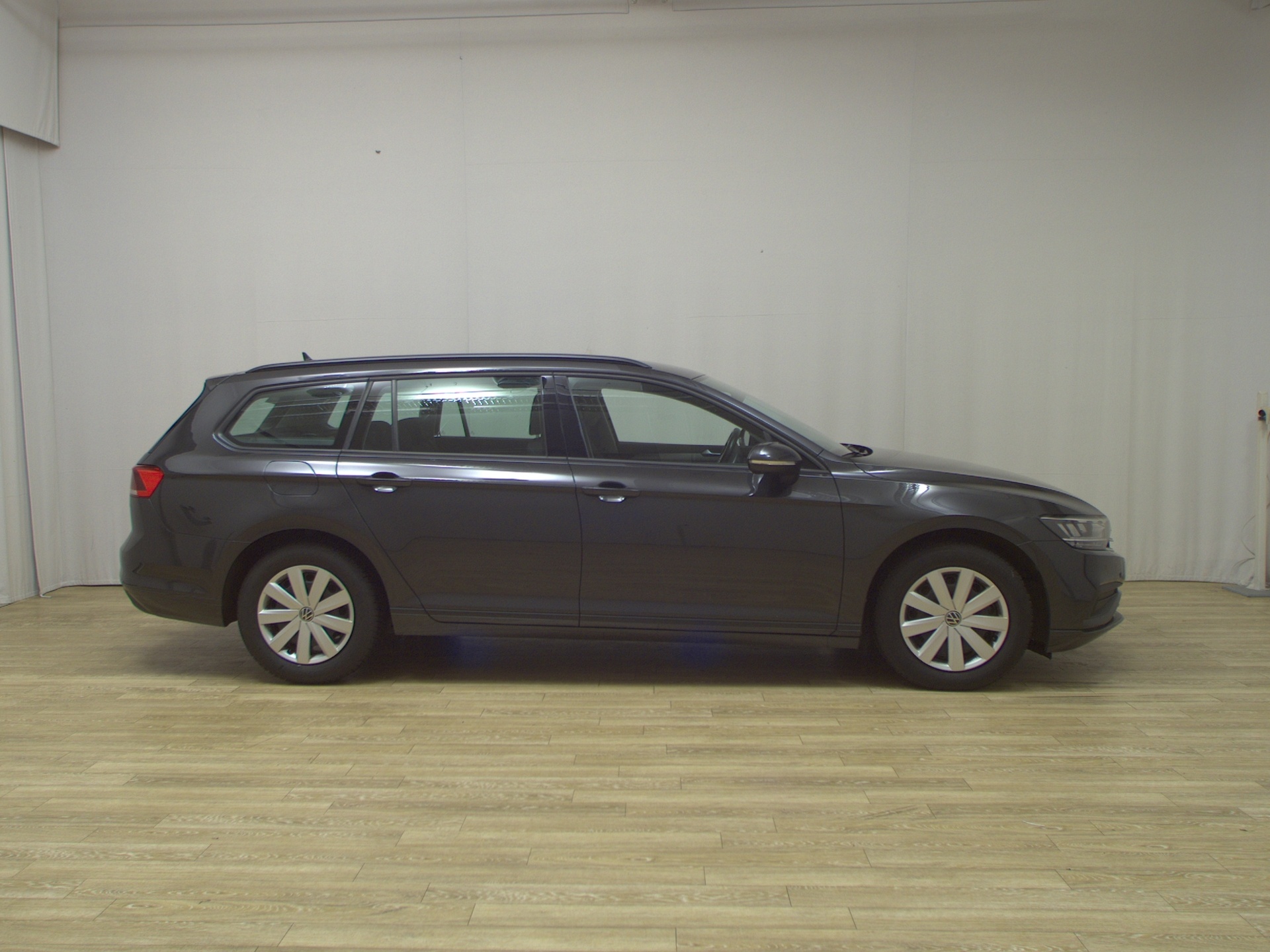 Volkswagen Passat Var. 2.0 TDI Navi LED AHK RFK