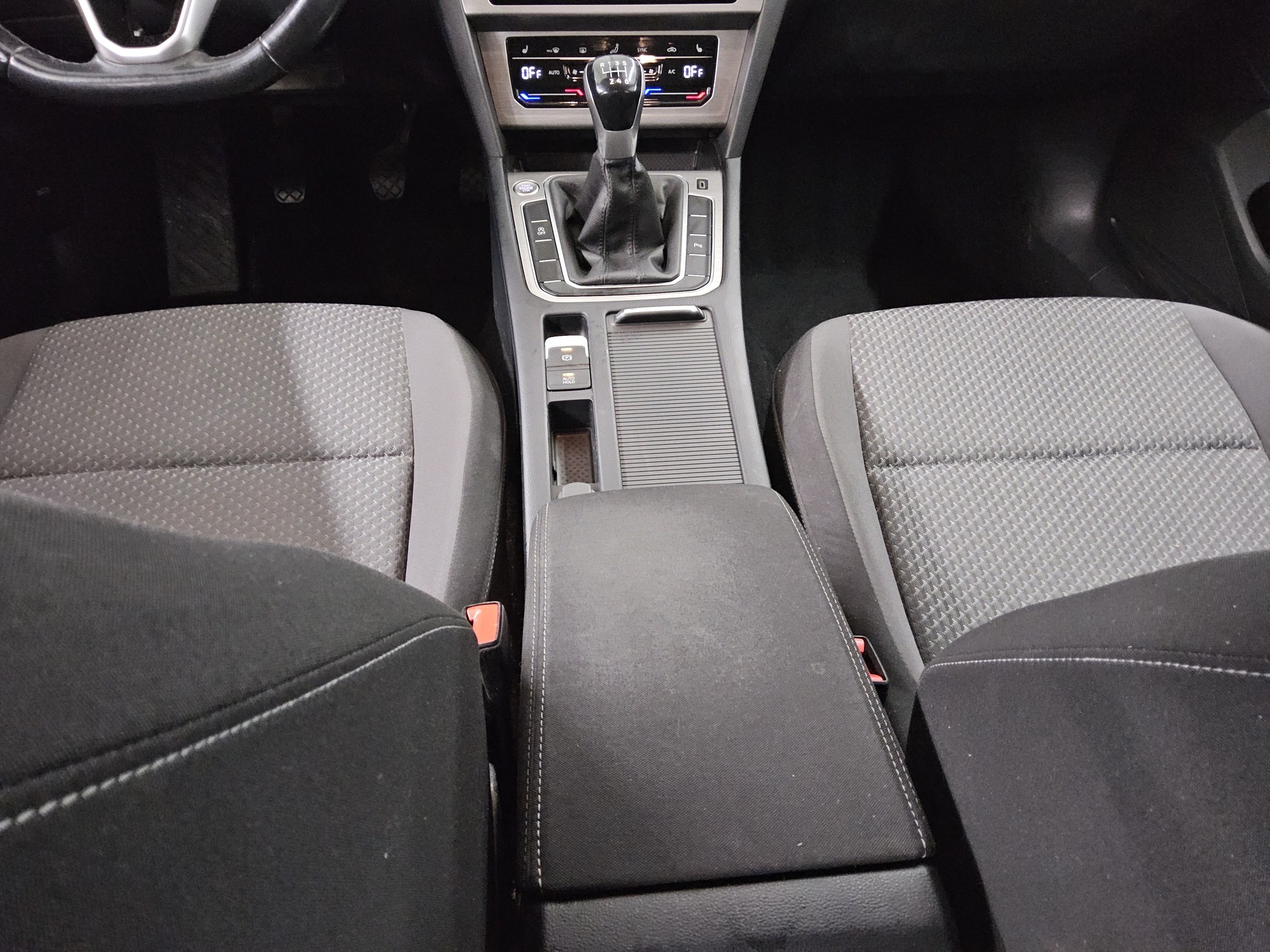 Volkswagen Passat Var. 2.0 TDI Navi LED AHK RFK 6