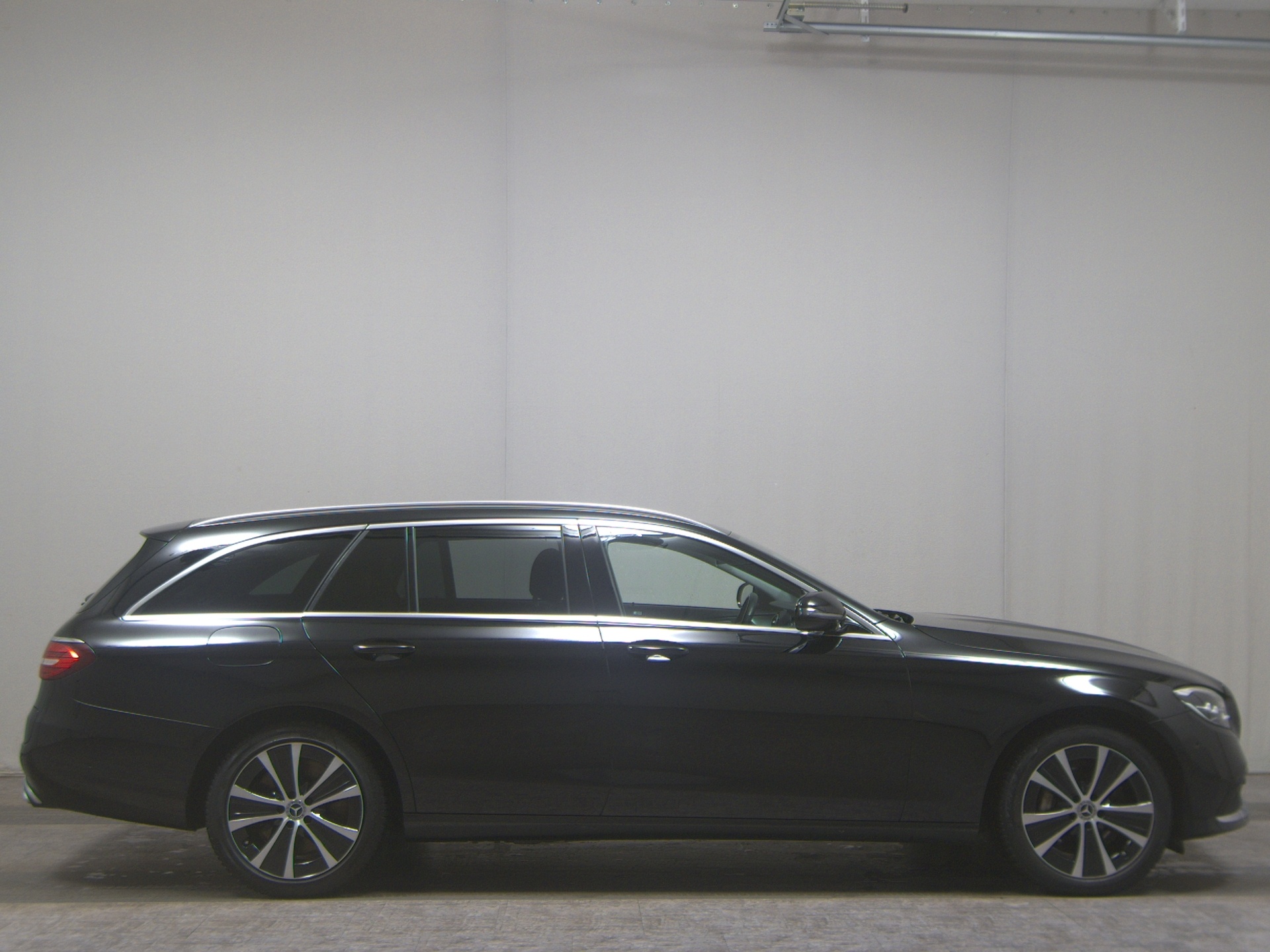 Mercedes-Benz E 300 T de Avantgarde Navi LED Widescreen AHK