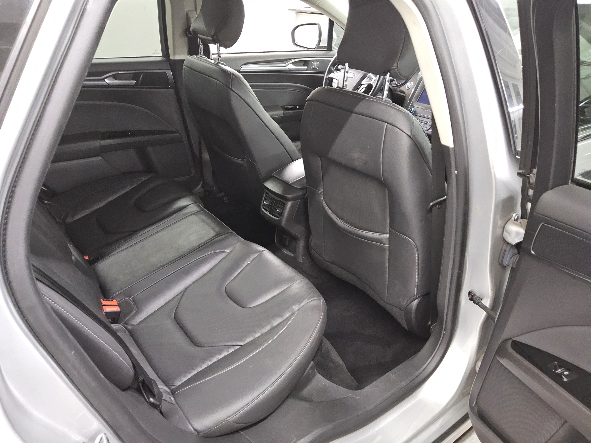 Ford Mondeo Turnier 2.0 EB Titanium Leder Nav LED AHK 13