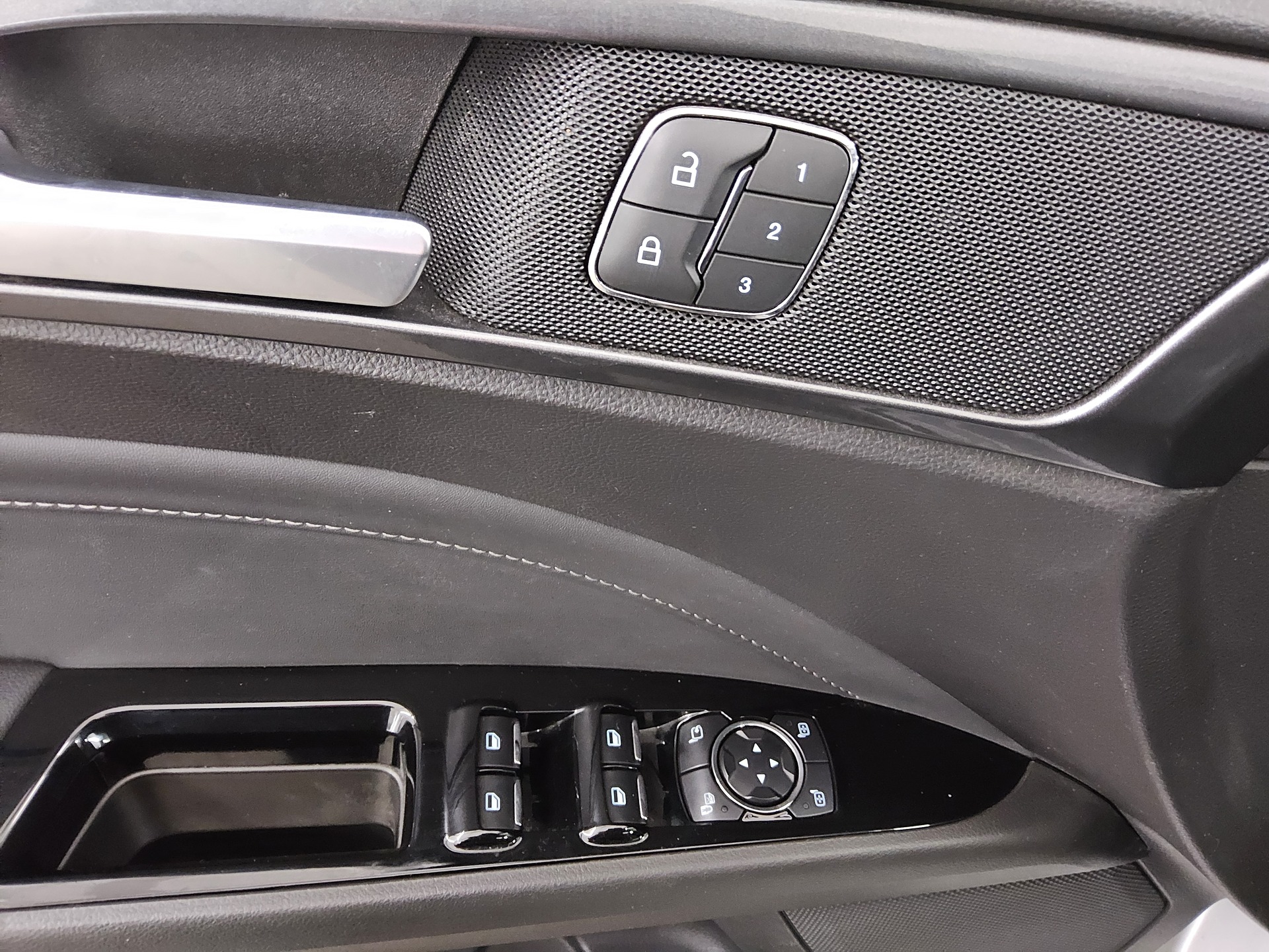 Ford Mondeo Turnier 2.0 EB Titanium Leder Nav LED AHK 9