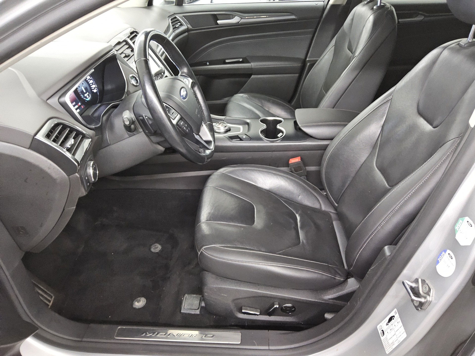 Ford Mondeo Turnier 2.0 EB Titanium Leder Nav LED AHK 8