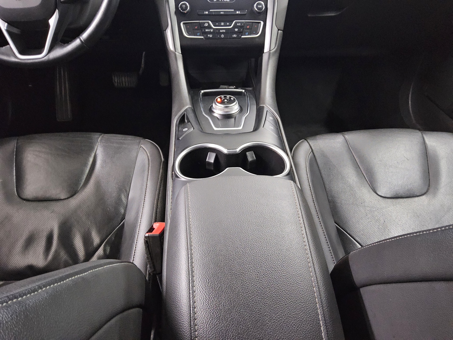 Ford Mondeo Turnier 2.0 EB Titanium Leder Nav LED AHK 6