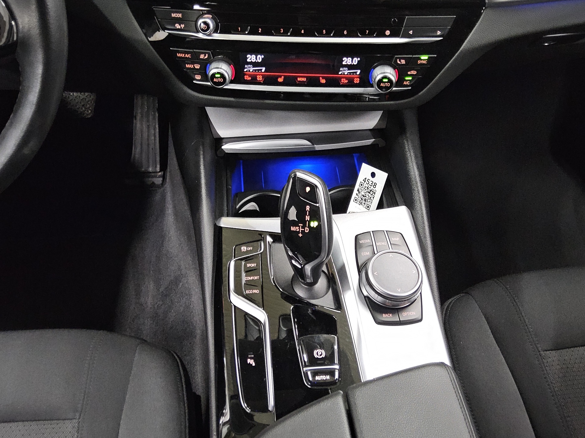 BMW 520dA Navi Kamera Shz LC prof. StandHzg Memory 6