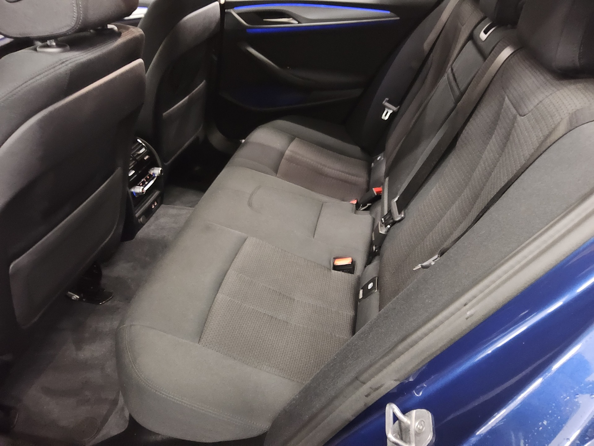 BMW 520dA Navi Kamera Shz LC prof. StandHzg Memory 13