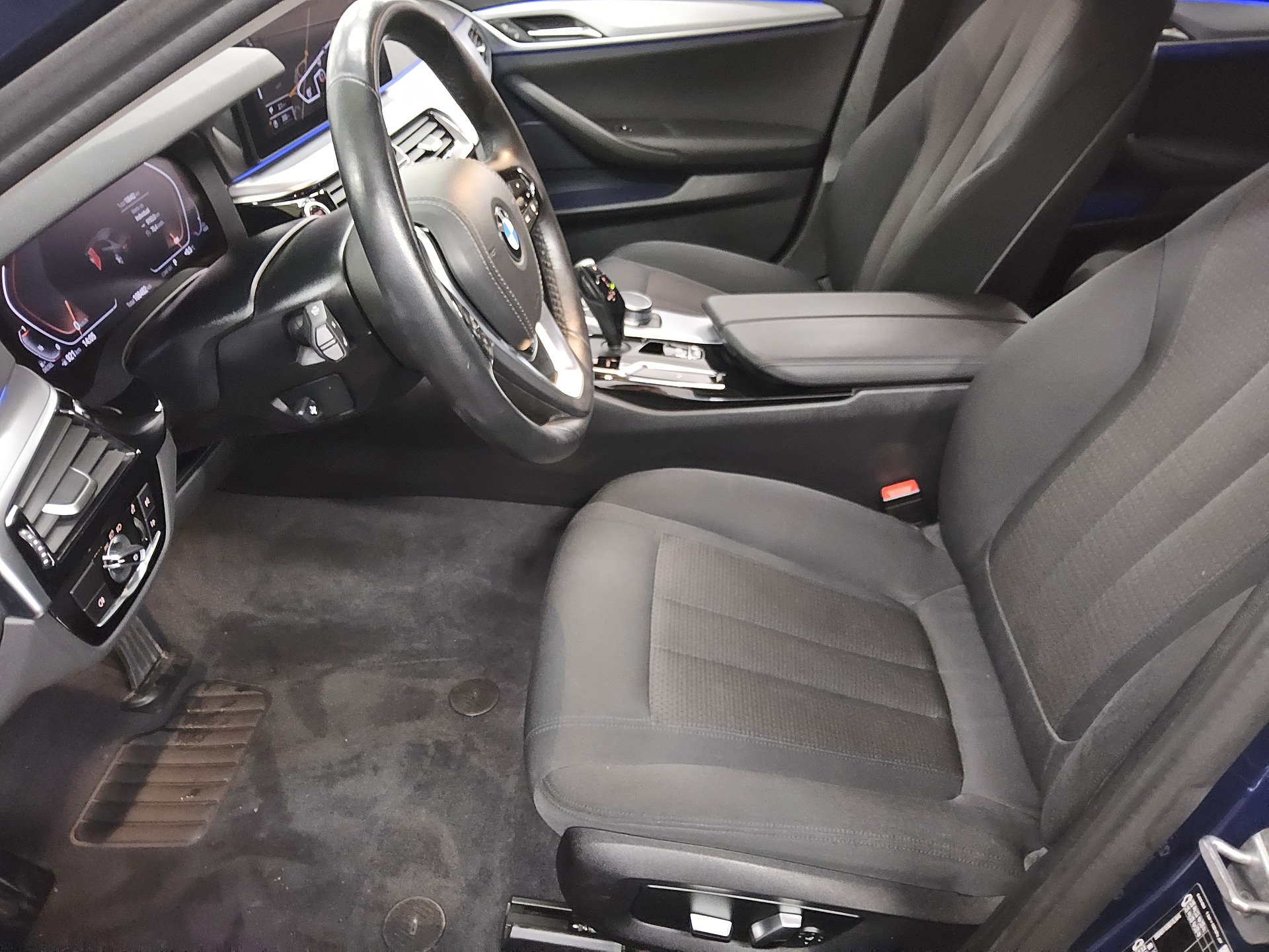 BMW 520dA Navi Kamera Shz LC prof. StandHzg Memory 9