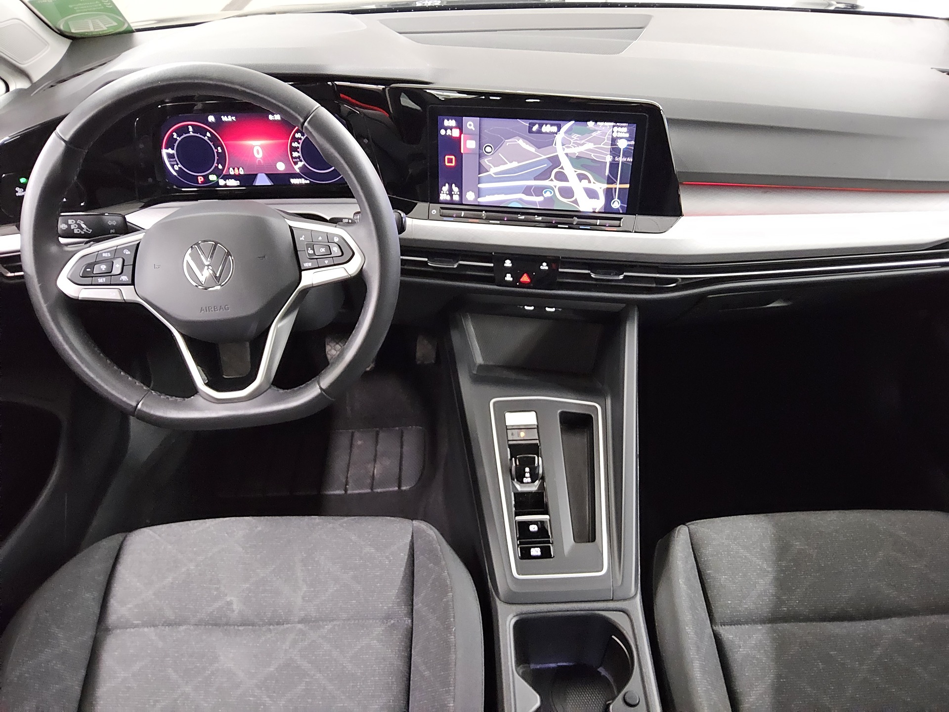 Volkswagen Golf-8 Var. 2.0 TDI Life Navi DC LED+ ACC 5