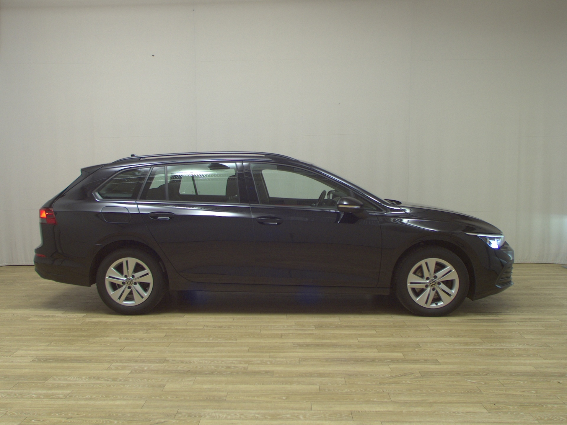 Volkswagen Golf-8 Var. 2.0 TDI Life Navi DC LED+ ACC