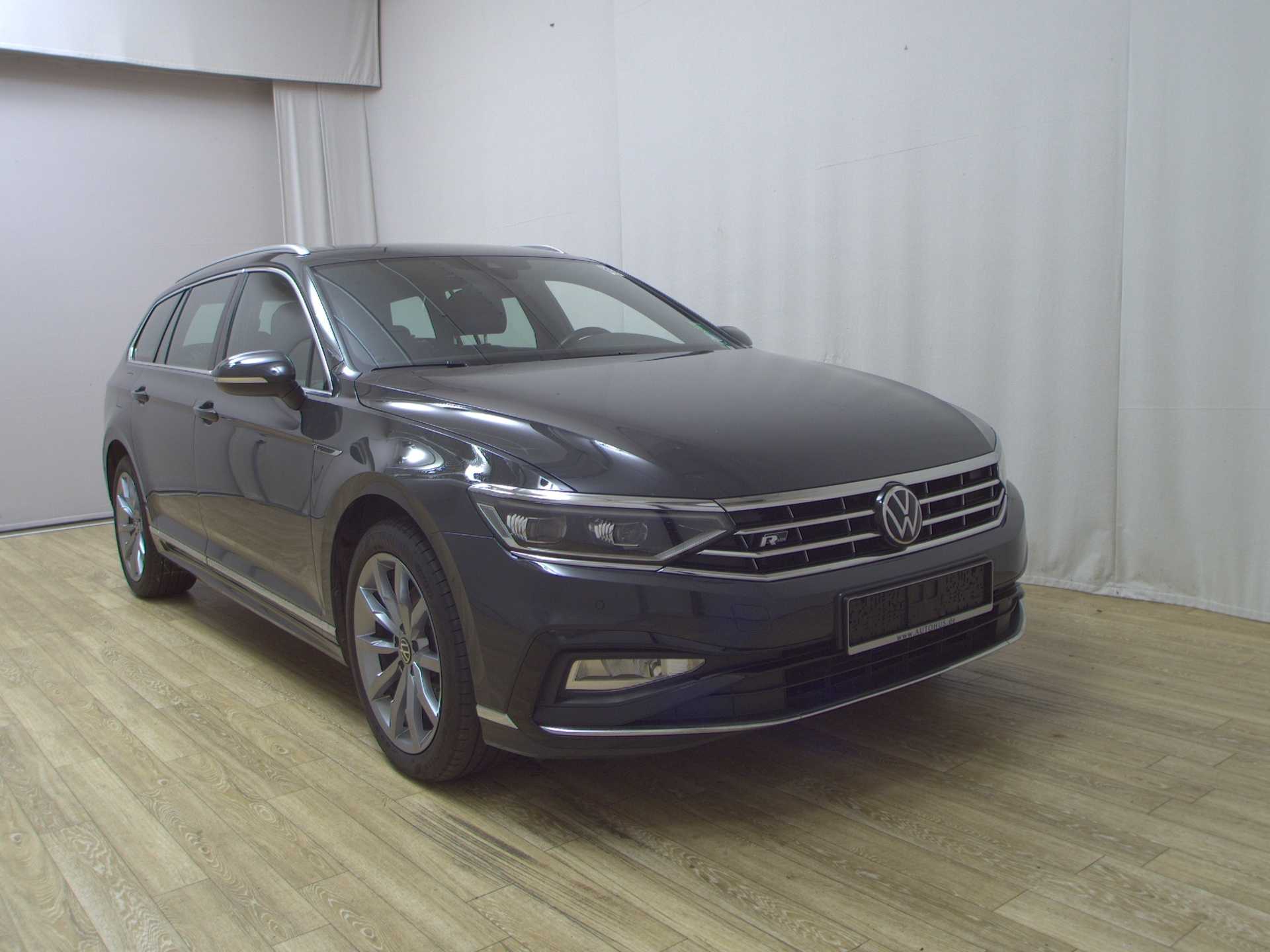 Volkswagen Passat Var. 2.0 TDI R-Line Leder Navi Matrix AHK 3