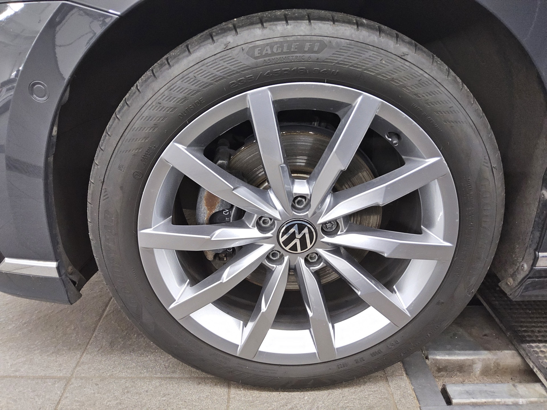 Volkswagen Passat Var. 2.0 TDI R-Line Leder Navi Matrix AHK 10