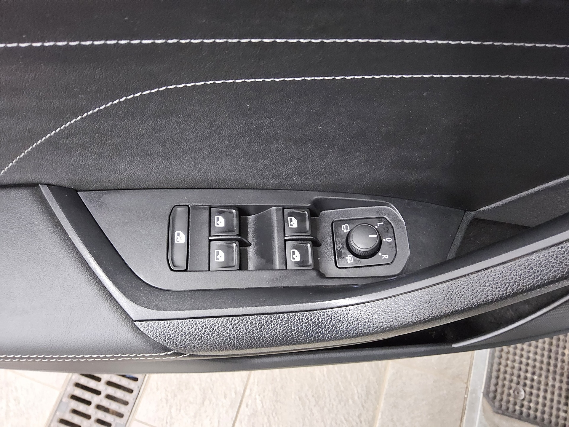 Skoda Kodiaq 2.0 TDI Ambition Nav vc LED AHK ACC StHzg 10