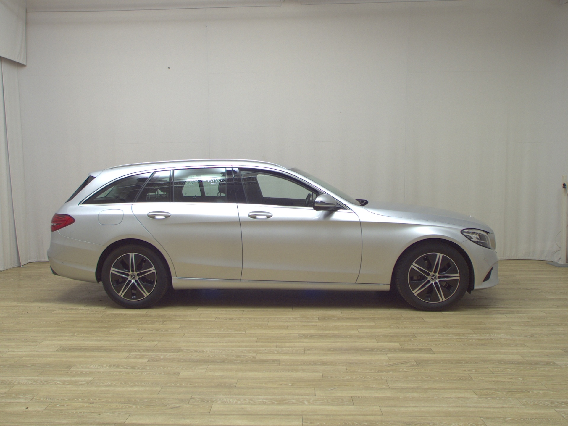 Mercedes-Benz C 200 T Avantgarde Navi LED PDC SHZ