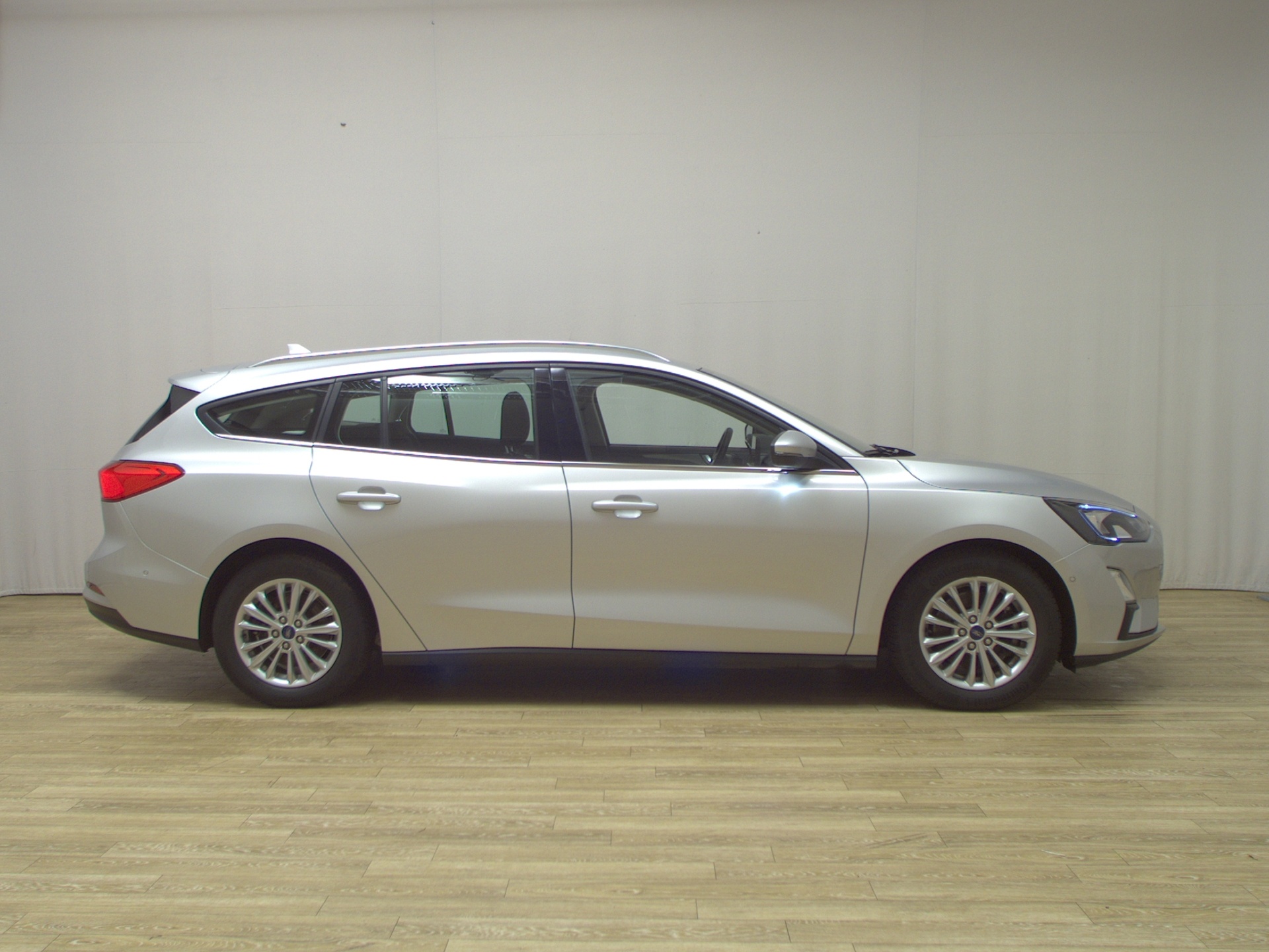 Ford Focus Turnier 1.0 EB Titanium Navi LED RFK Shz