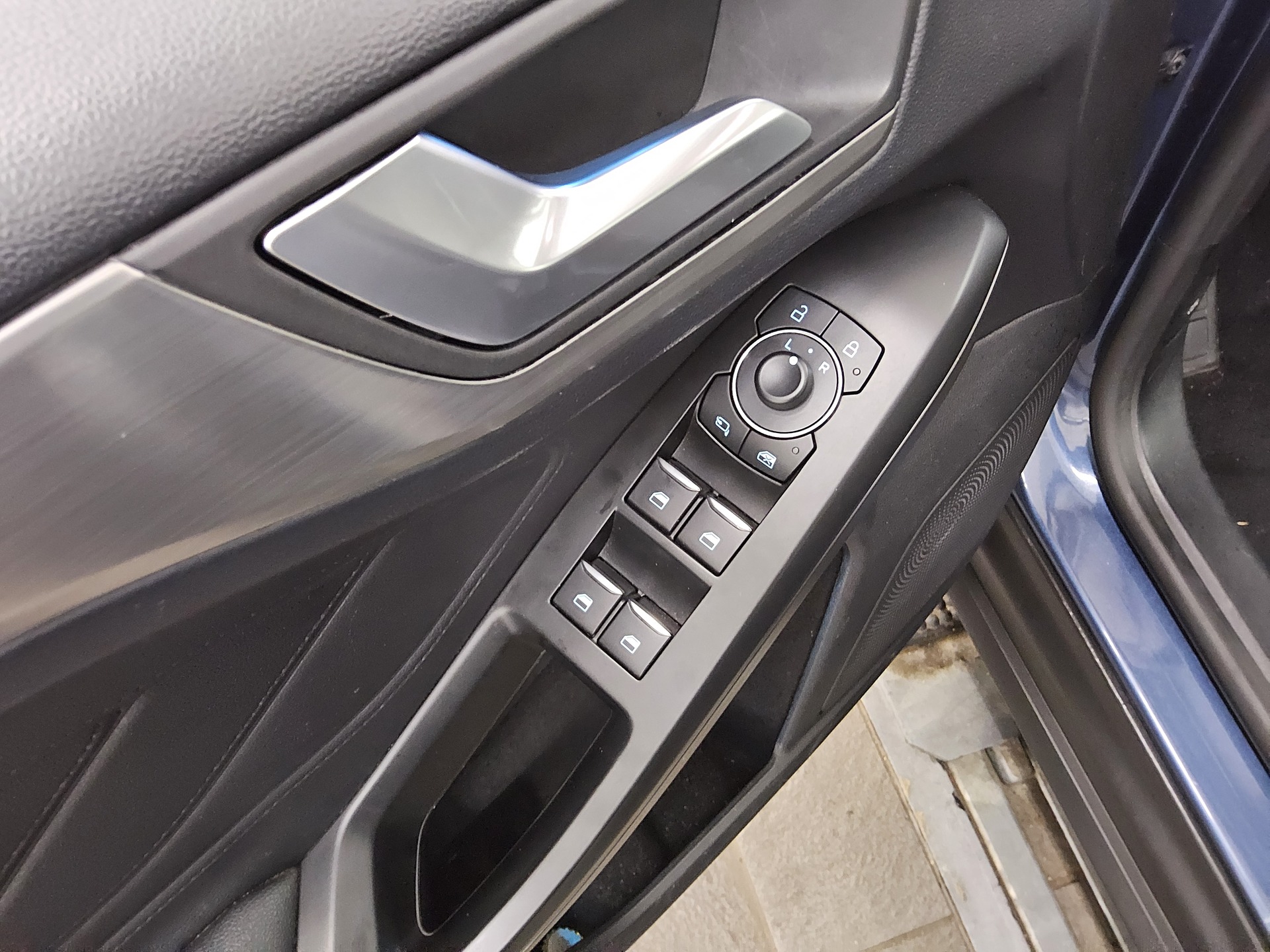 Ford Focus Turnier 1.0 EB Titanium Navi LED Tempomat 9
