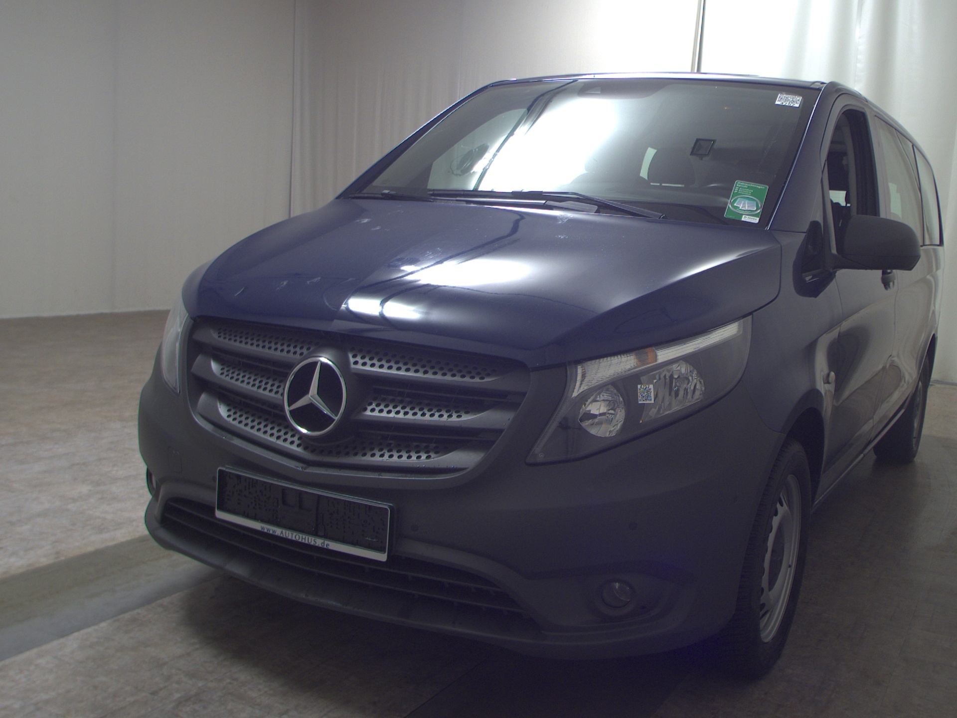 Mercedes-Benz Vito Lang CDI 4x4 Tourer Pro 8-Sitze Navi PDC 2