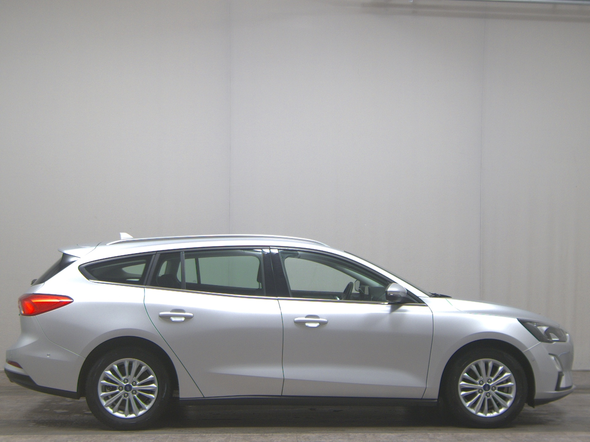 Ford Focus Turnier 1.0 EB Titanium Navi LED RFK SHZ