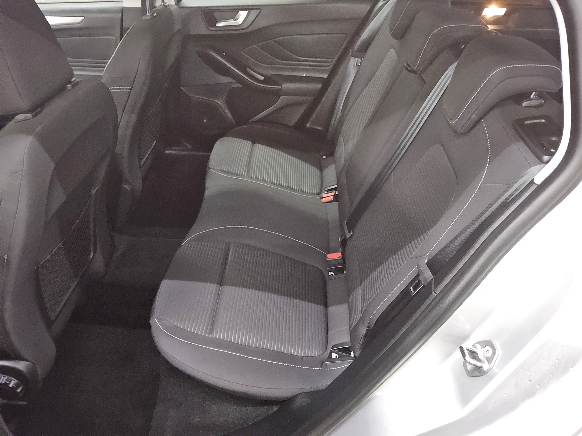 Ford Focus Turnier 1.0 EB Titanium Navi LED RFK SHZ 13