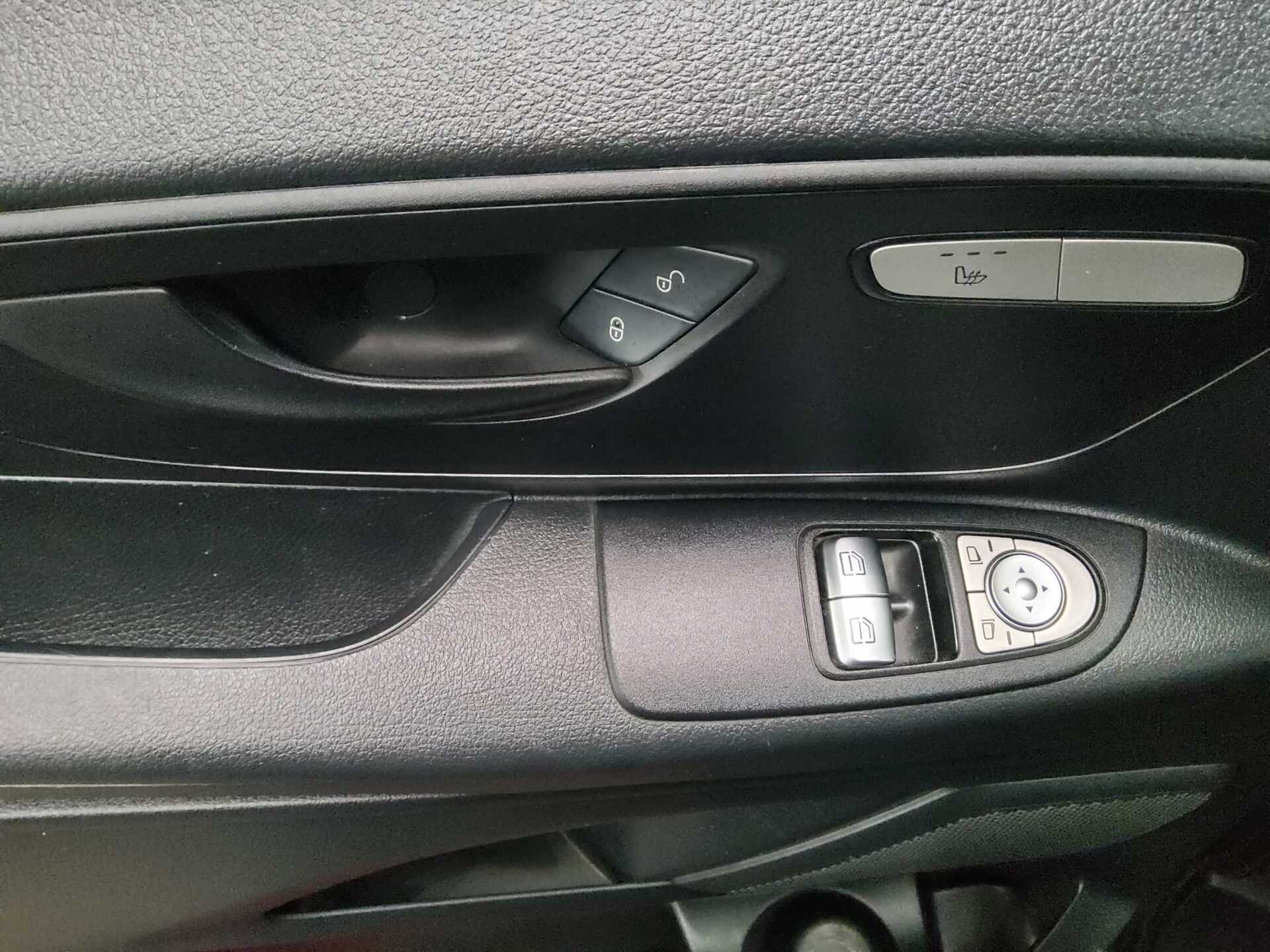 Mercedes-Benz Vito Lang CDI 4x4 Tourer Pro 8-Sitze Navi PDC 9