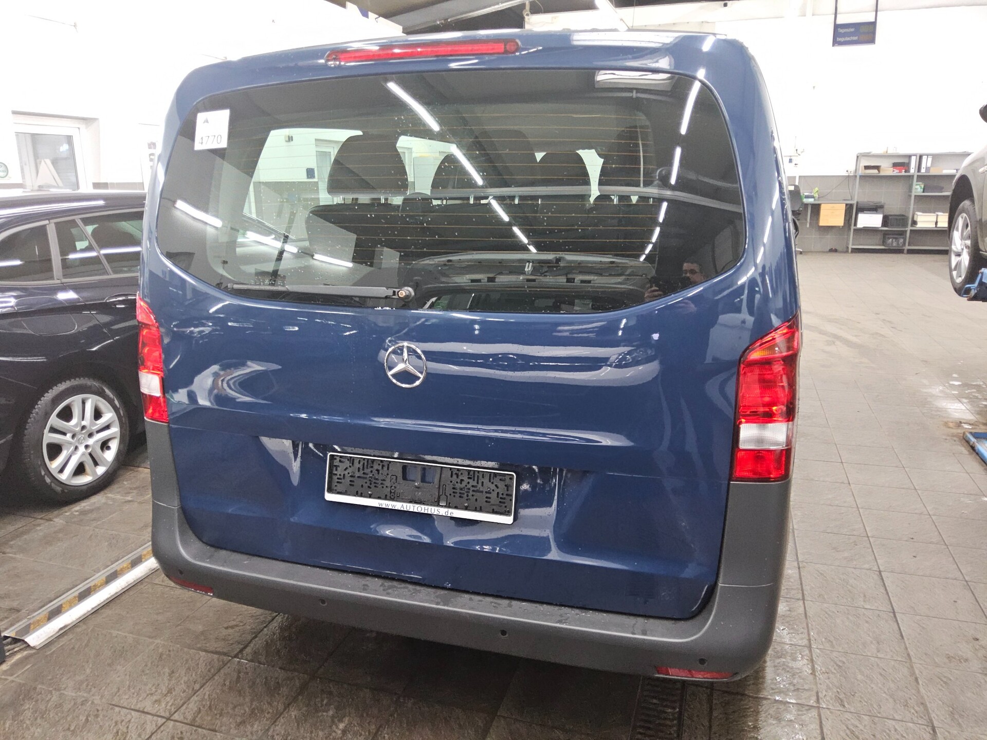 Mercedes-Benz Vito Lang CDI 4x4 Tourer Pro 8-Sitze Navi PDC 10