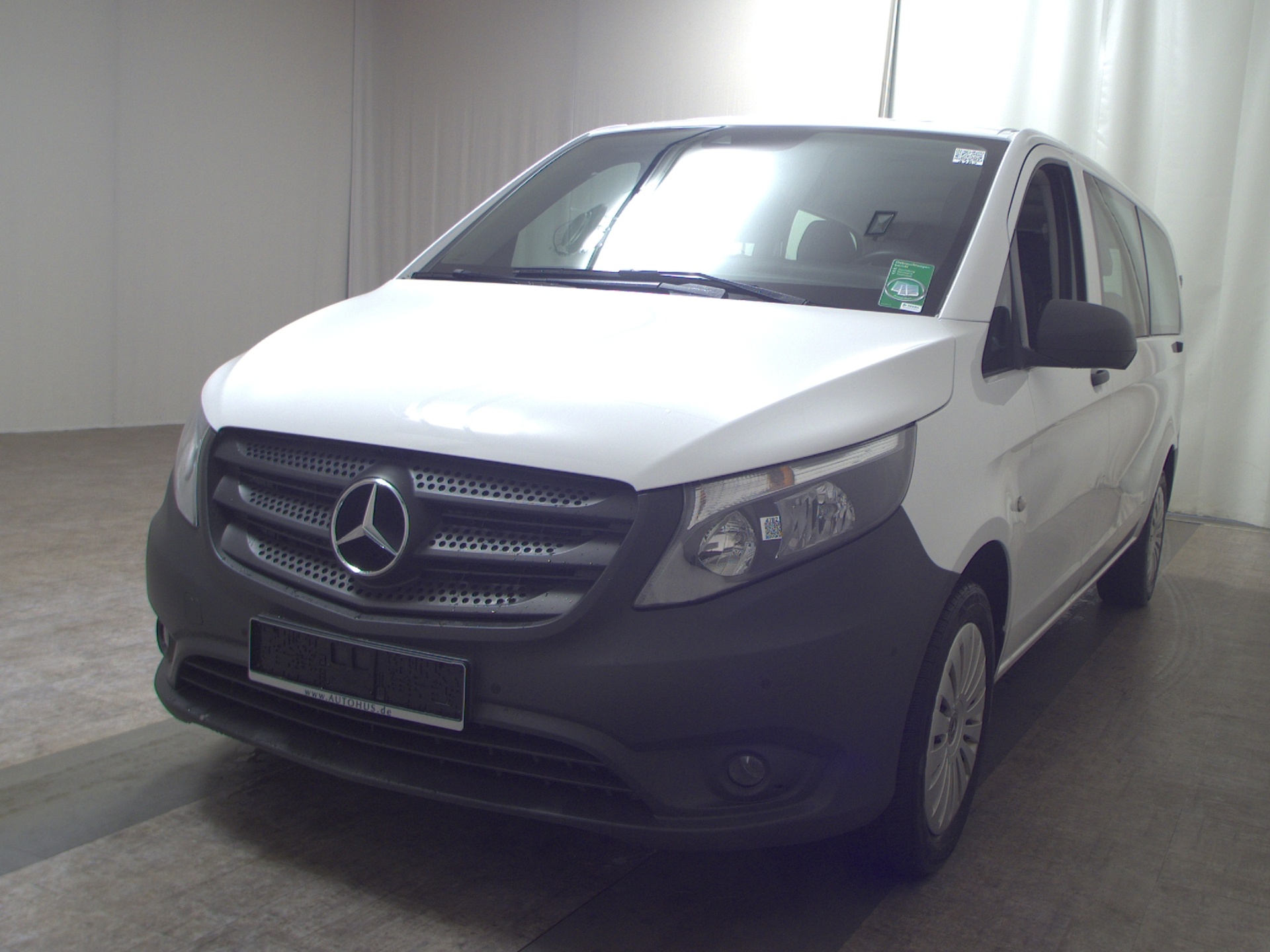 Mercedes-Benz Vito Tourer 114 CDI extralang 8-Sitze Navi RFK 2