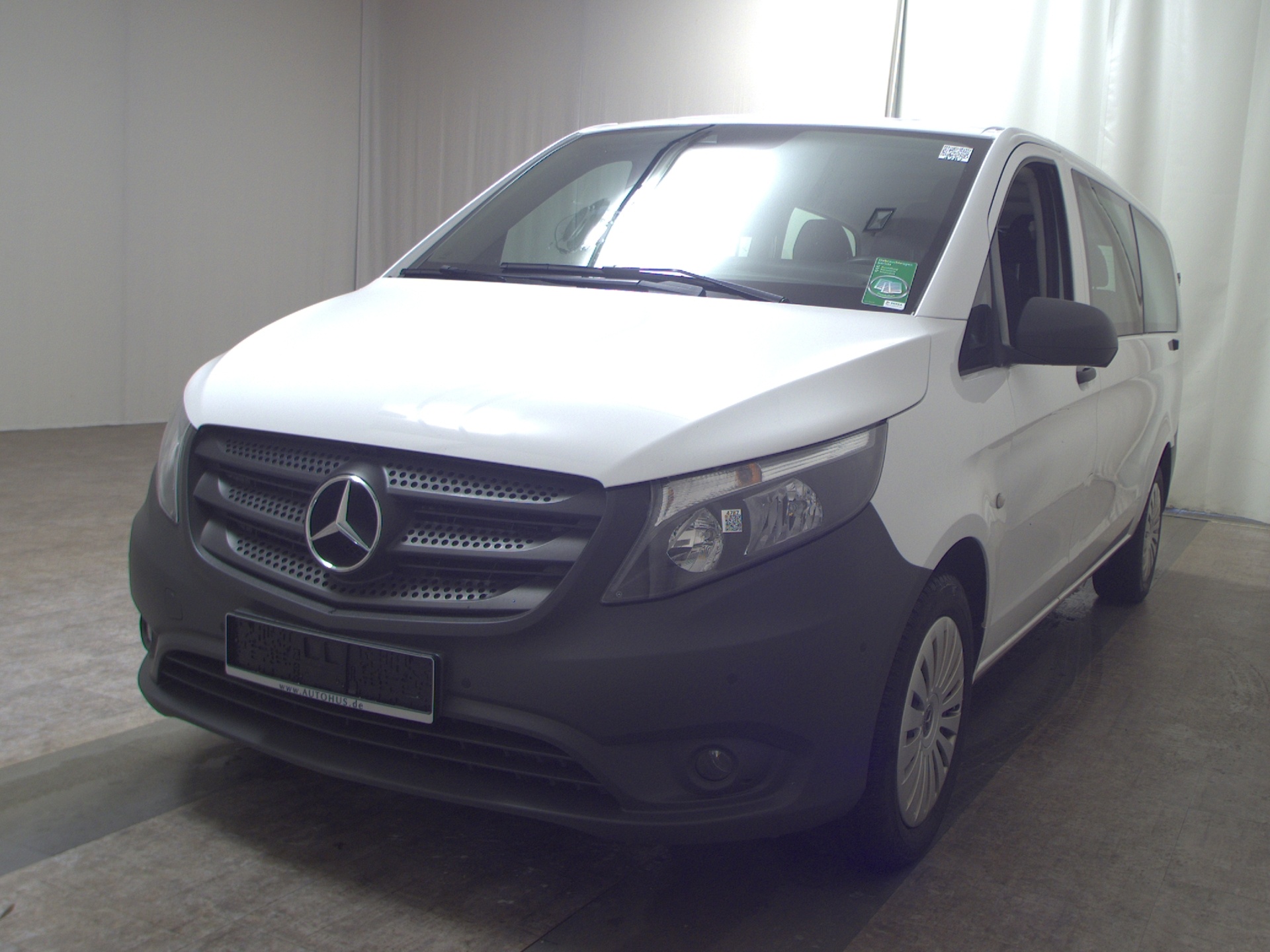 Mercedes-Benz Vito Tourer 114 CDI extralang 8-Sitze Navi RFK 2