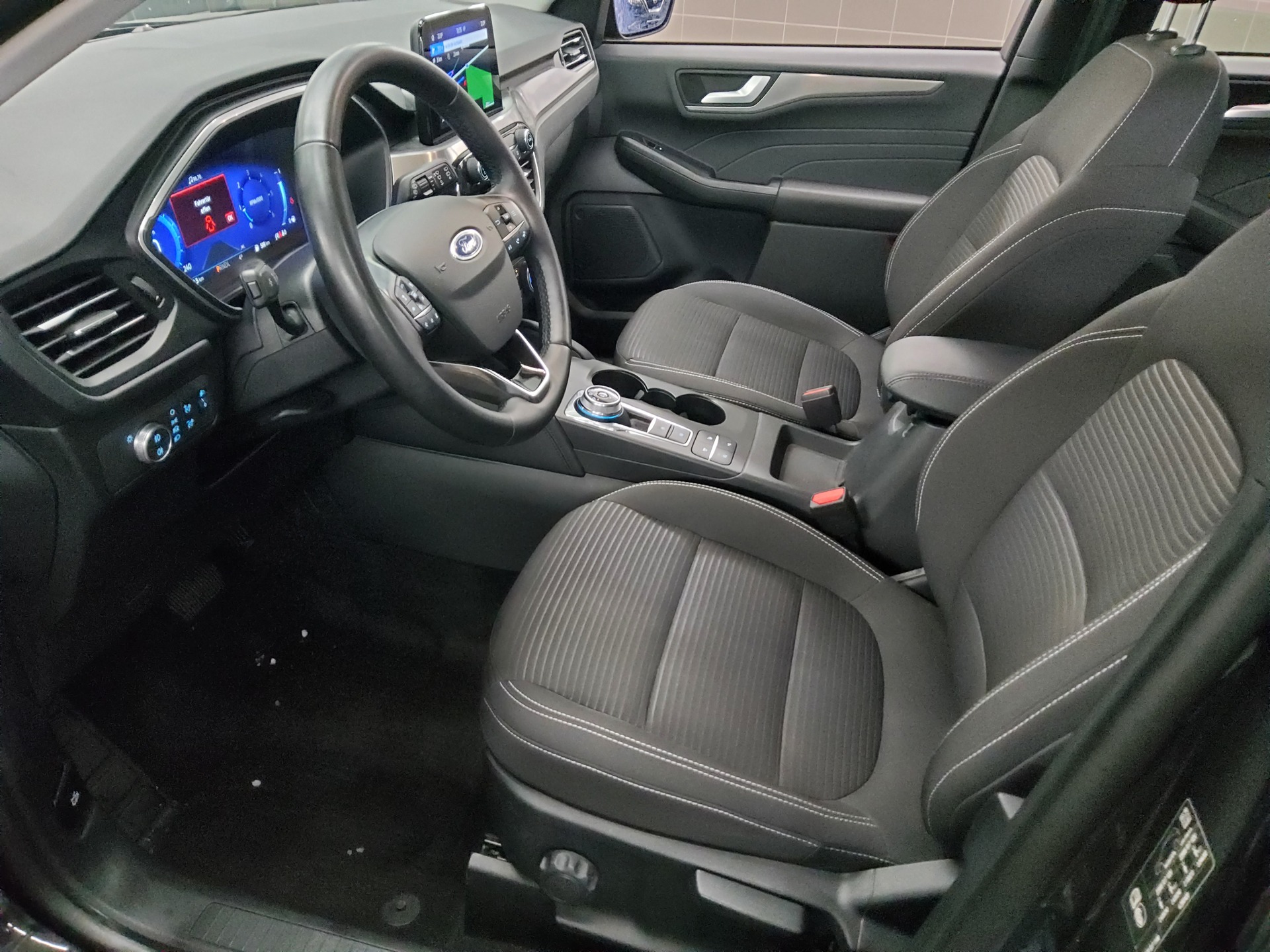 Ford Kuga 2.0 EB Titanium Navi DigiTacho RFK LED 9