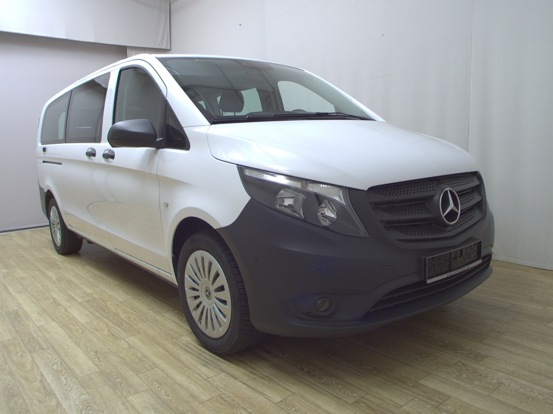 Mercedes-Benz Vito Tourer 114 CDI extralang 8-Sitze Leder Navi 3