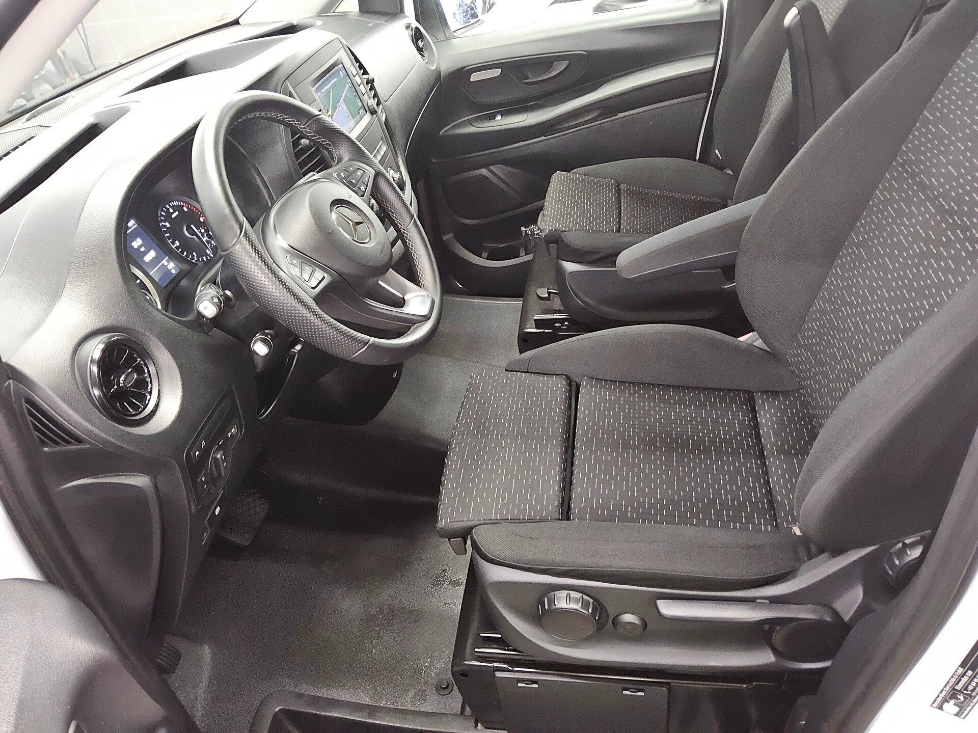 Mercedes-Benz Vito CDI Tourer Pro extralang 8-Sitze Navi RFK 8