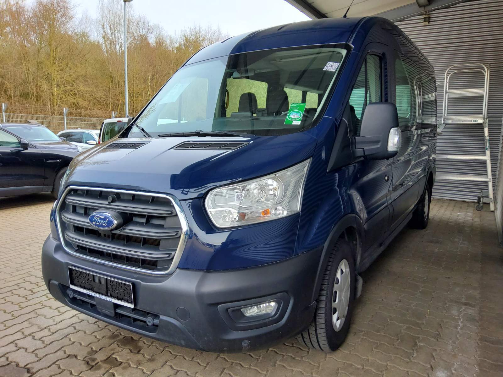 Ford Transit 2.0 TDCi FT 350 L3H2 9-Sitze Navi PDC 2