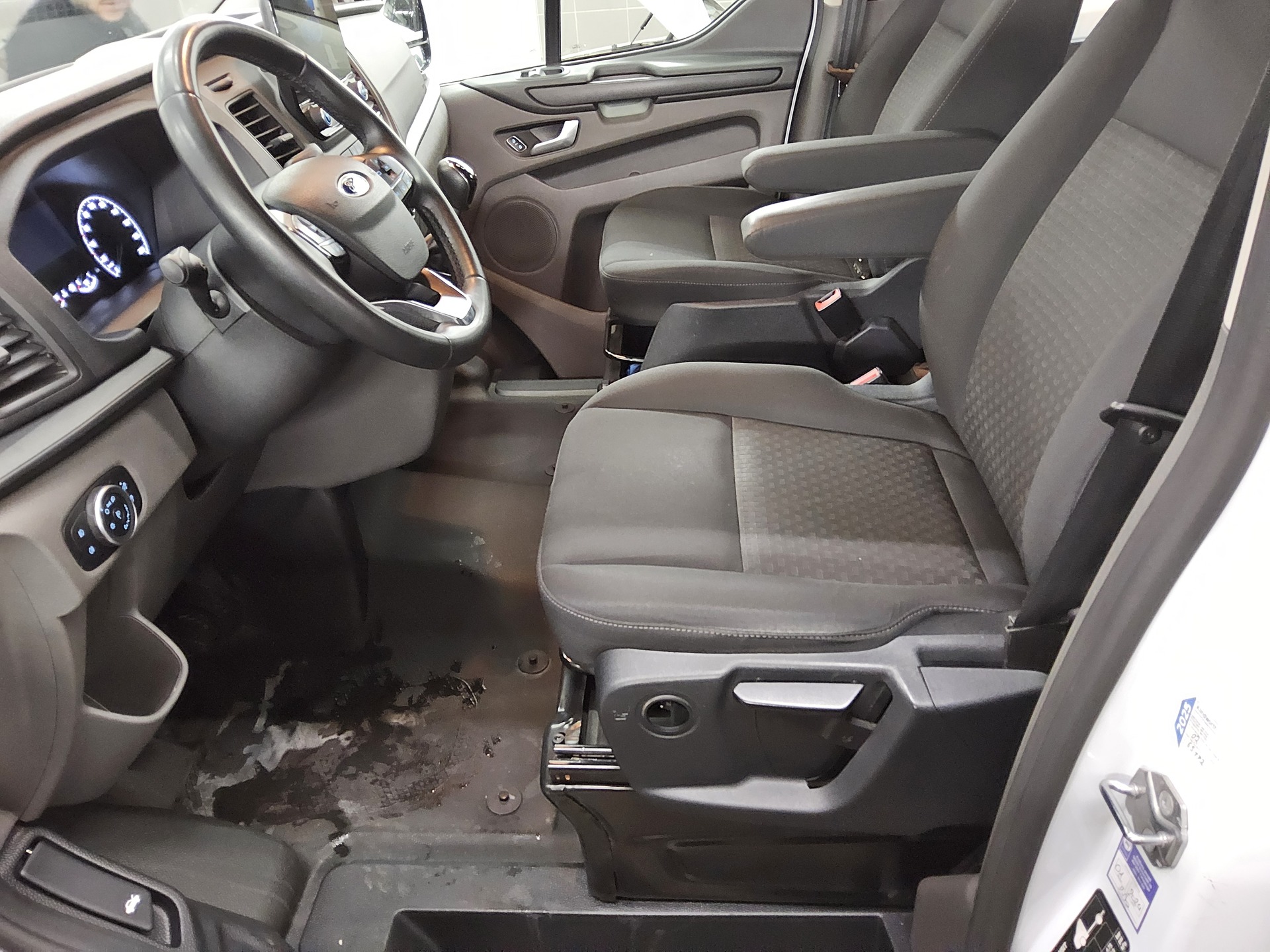 Ford Transit Custom 2.0 EB Trend L2 8-Sitze Navi PDC 8