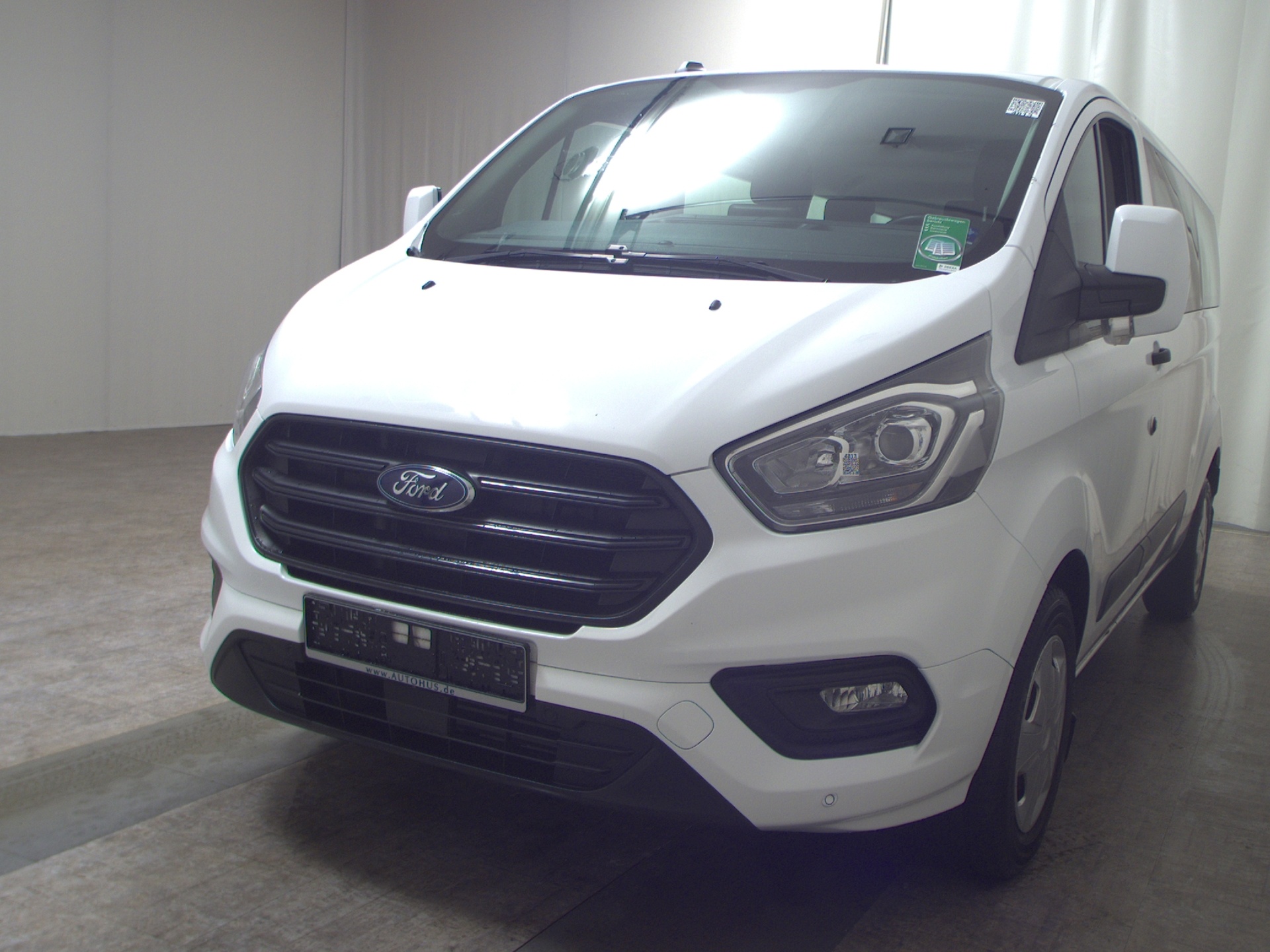 Ford Transit Custom 2.0 EB Trend L2 8-Sitze Navi PDC 2