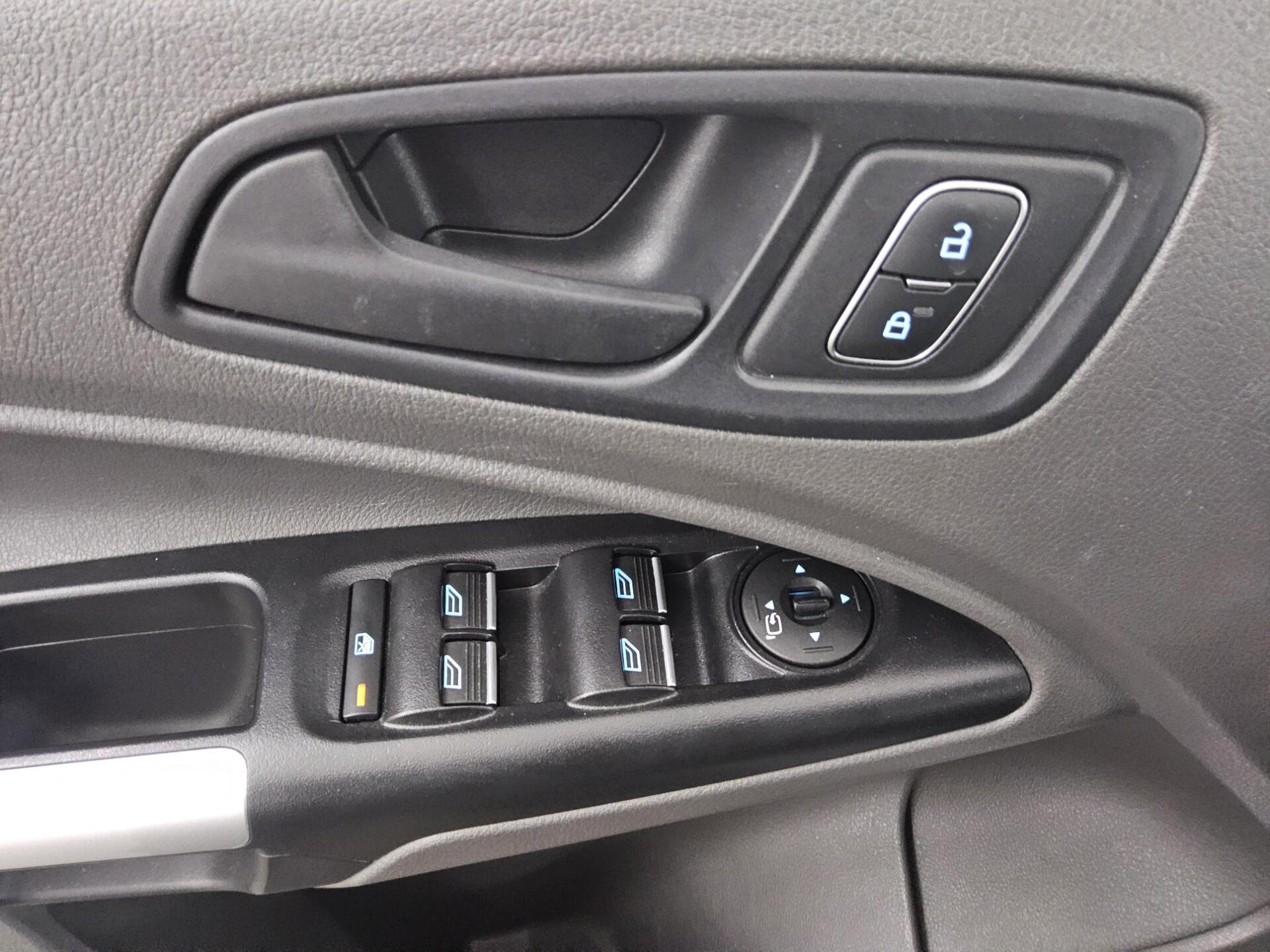 Ford Transit Connect 1.5 EB Trend 5-Sitze PDC SHZ 9