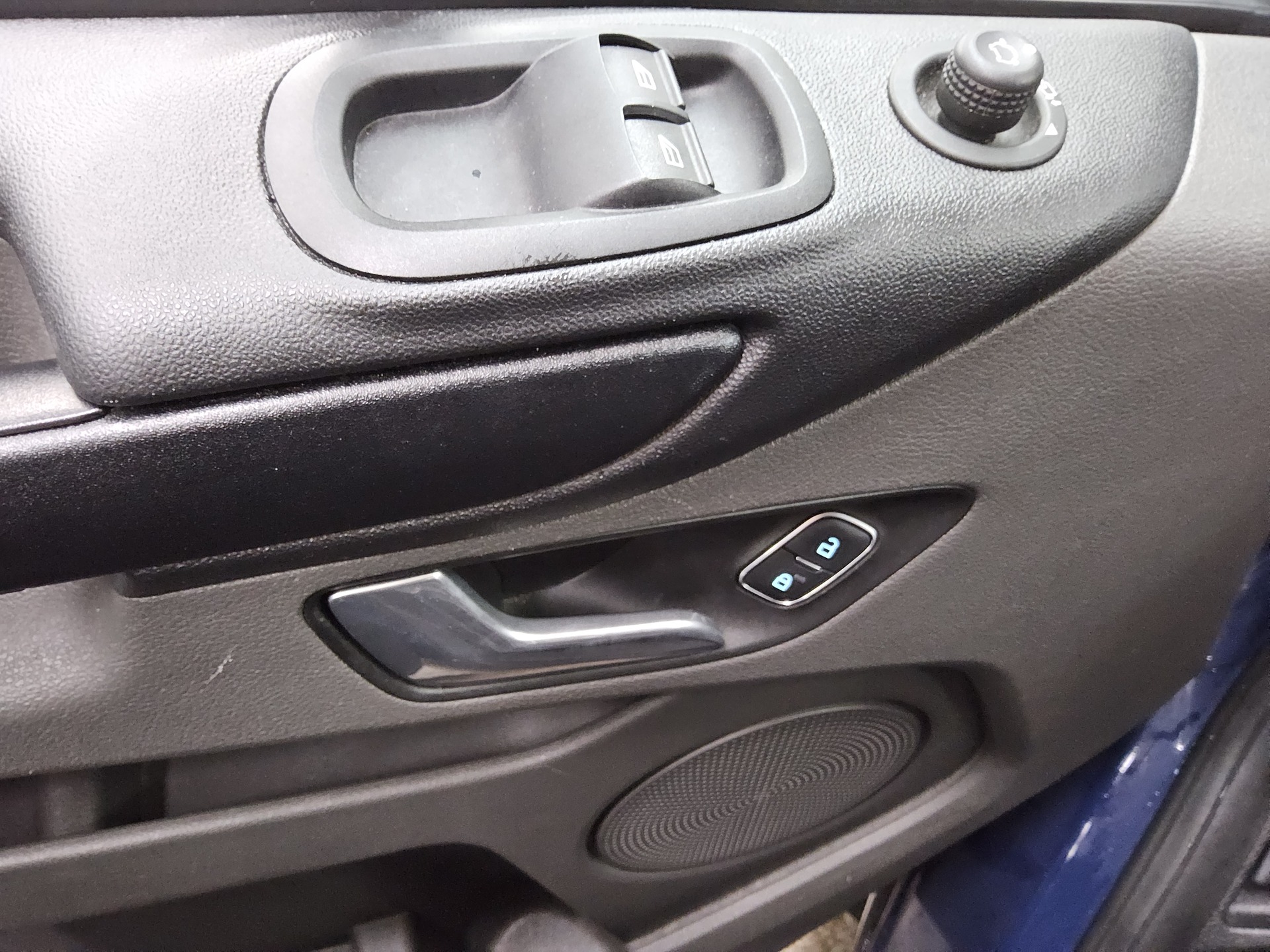 Ford Transit Custom 2.0 EB Trend L2 8-Sitze Navi PDC 9