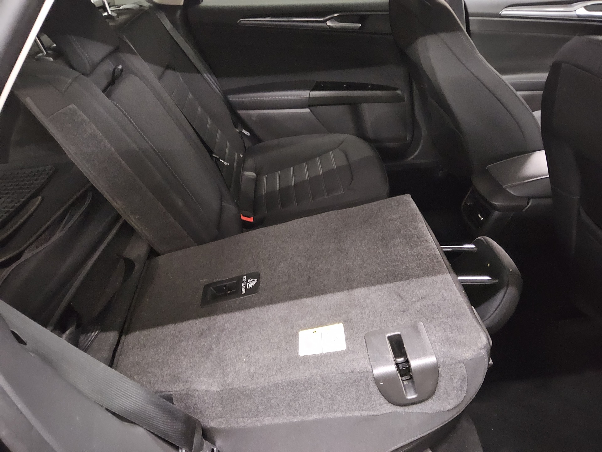 Ford Mondeo Turnier 2.0 EB Titanium Navi AHK RfK PDC 12