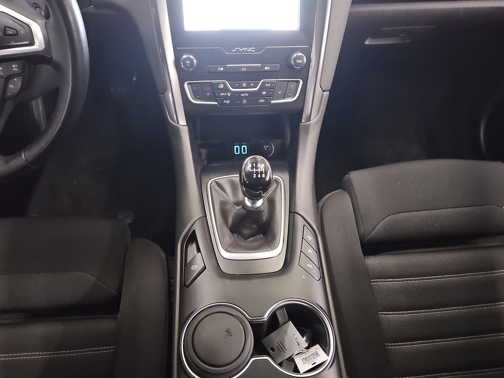 Ford Mondeo Turnier 2.0 EB Titanium Navi AHK RfK PDC 6